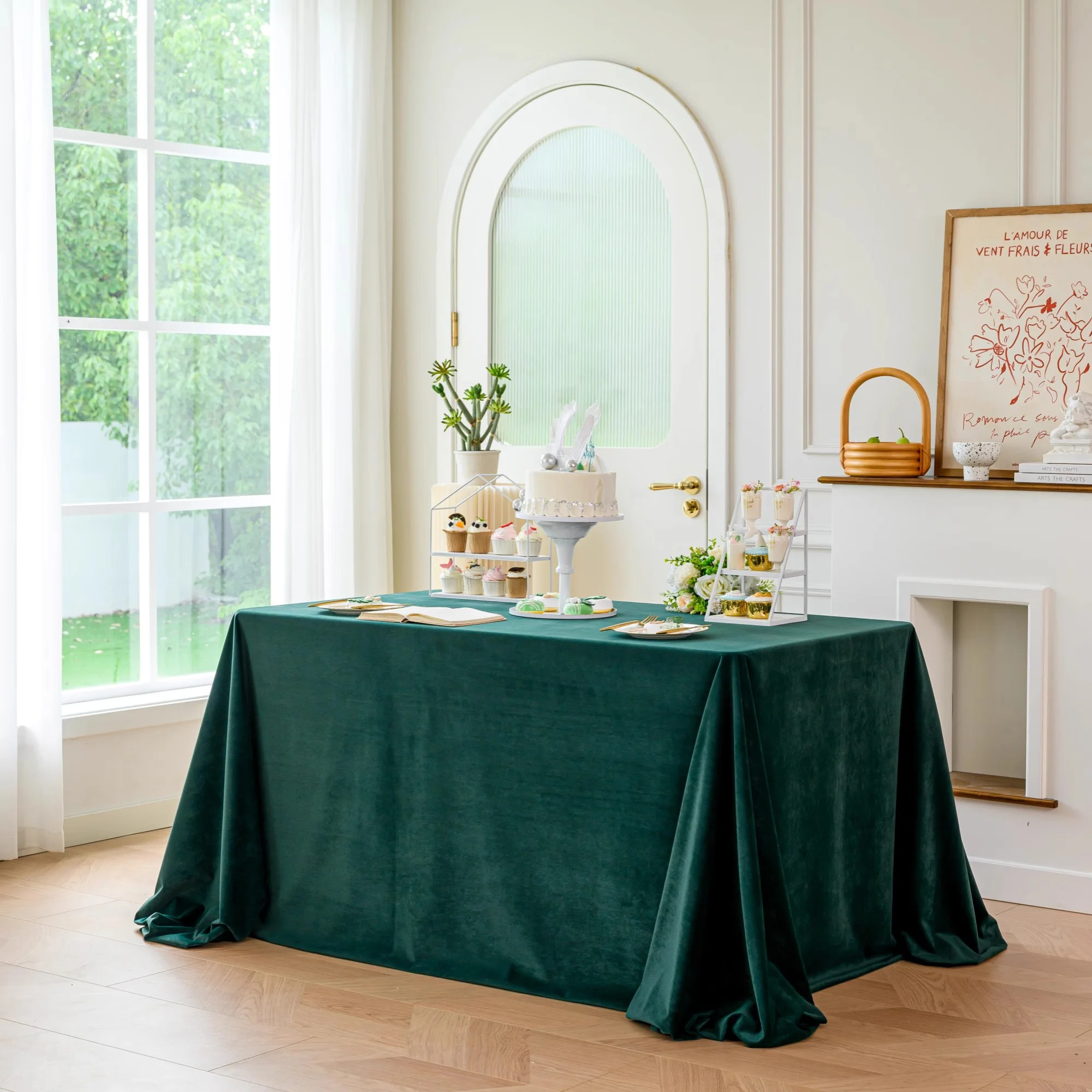 

1pc Modern tablecloths: for kitchen, living room dining tables and hotels — high-end flannel tablecloths.