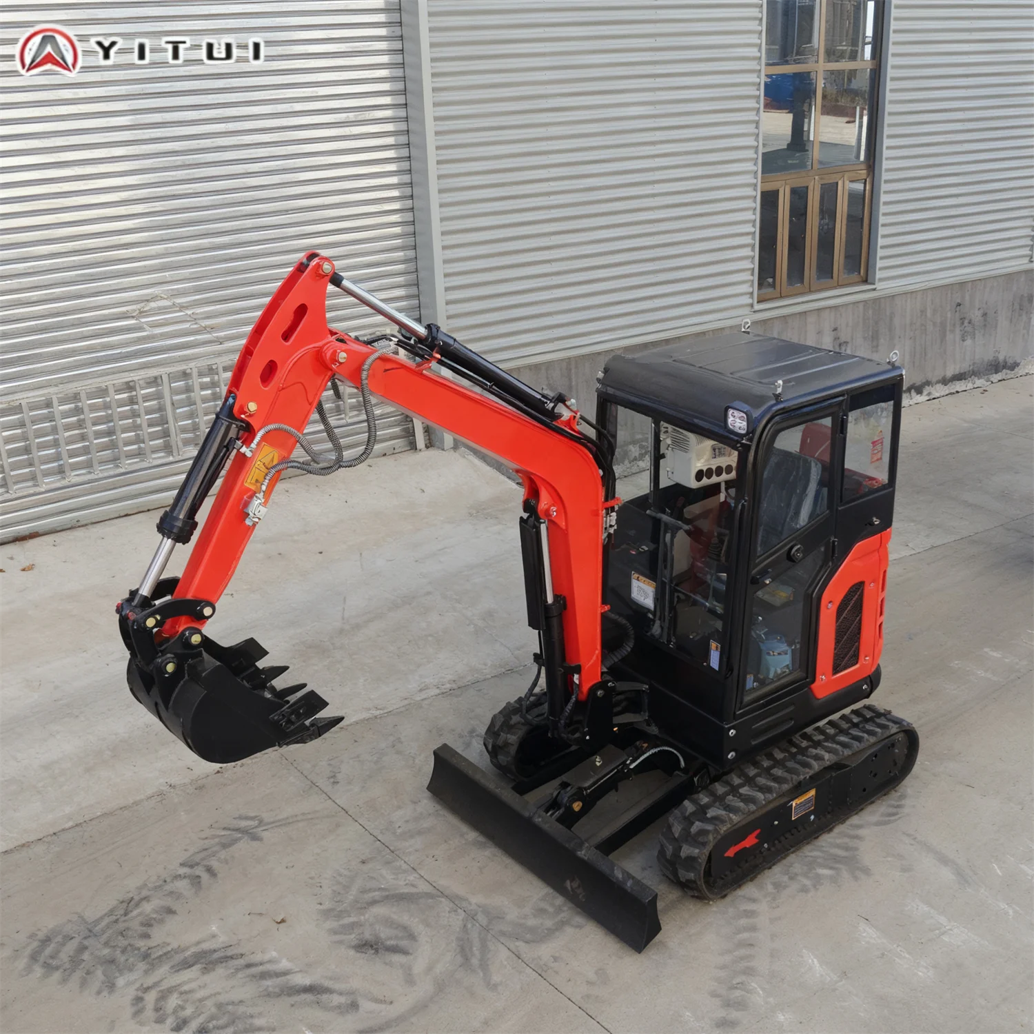 Прямая продажа с фабрики, 2,5 тонны, большой рычаг, боковой поворотный мини-экскаватор, евро 5, стандартный мини-экскаватор с кабиной и кондиционером, индивидуальный заказ