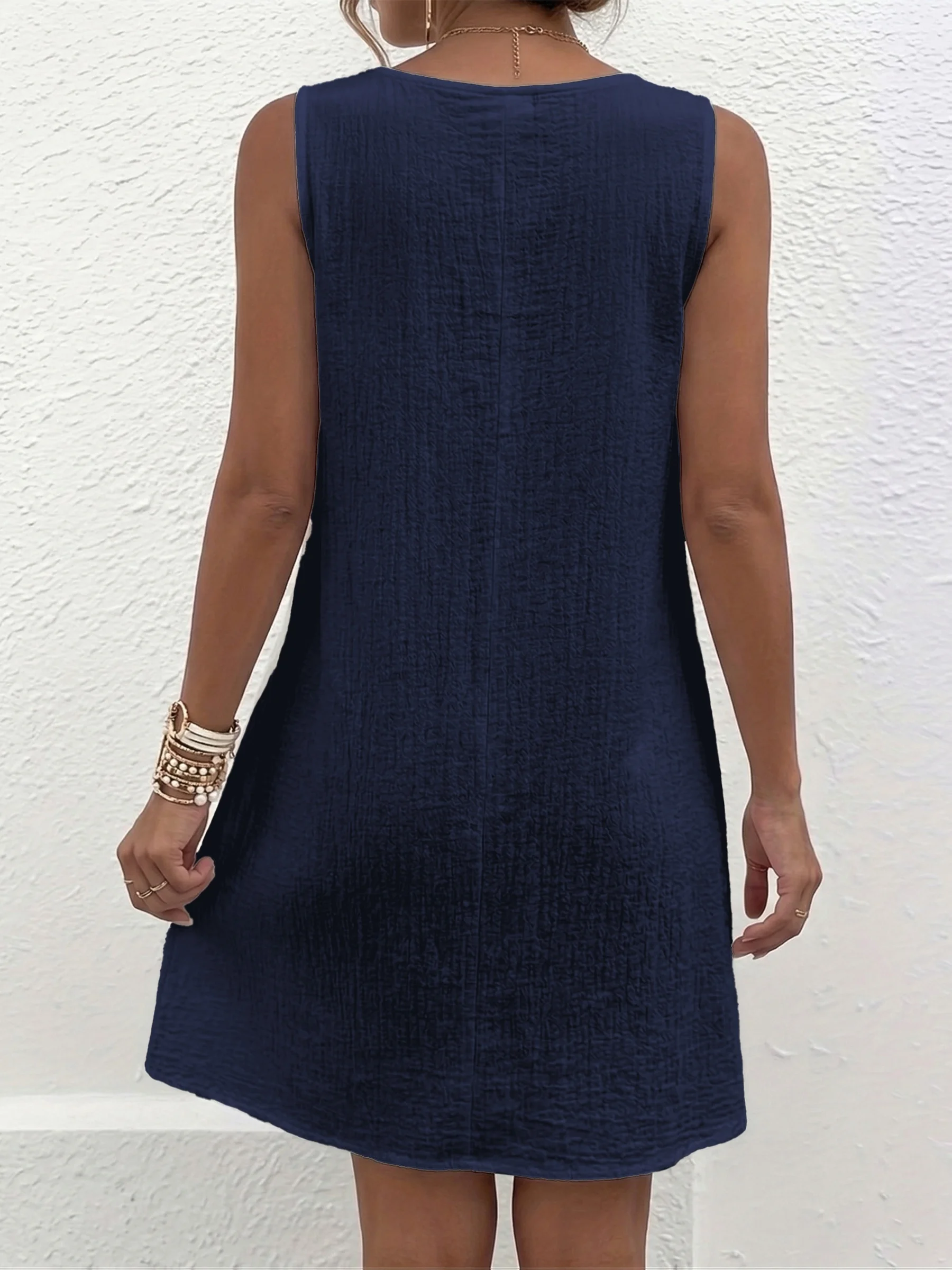 Ärmelloses Freizeitkleid in Übergröße mit Knopfdetails für mühelosen Stil und Komfort – Detail 17
