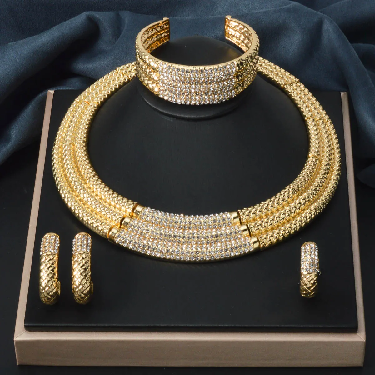 

Luxury 18k Gold-plated Wedding Jewelry Set Round Necklace Bracelet Earrings Ring 4 Pcs Set Women Bridal Elegant Classic Jewelry