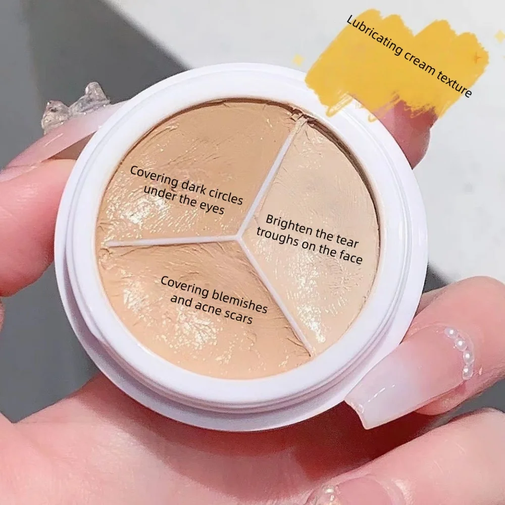 Three color concealer palette professionally covers the dark circles around the eyes and face pockmarks spots invisible lines