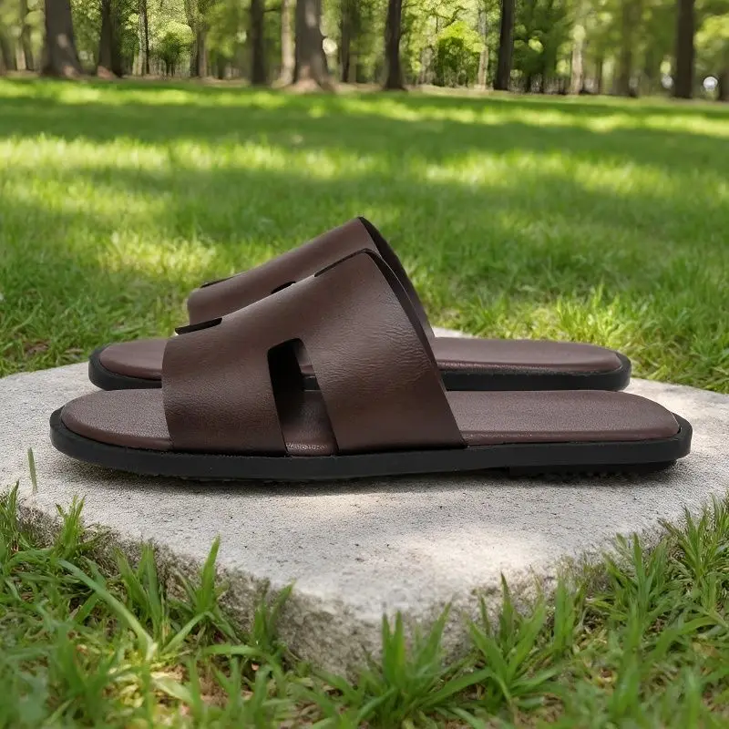 Neue Herren-Alltagsschuhe, Badezimmer- und Outdoor-Freizeitsandalen, rutschfest und verschleißfest, leichte, coole Herren-Slipper. – Detail 4