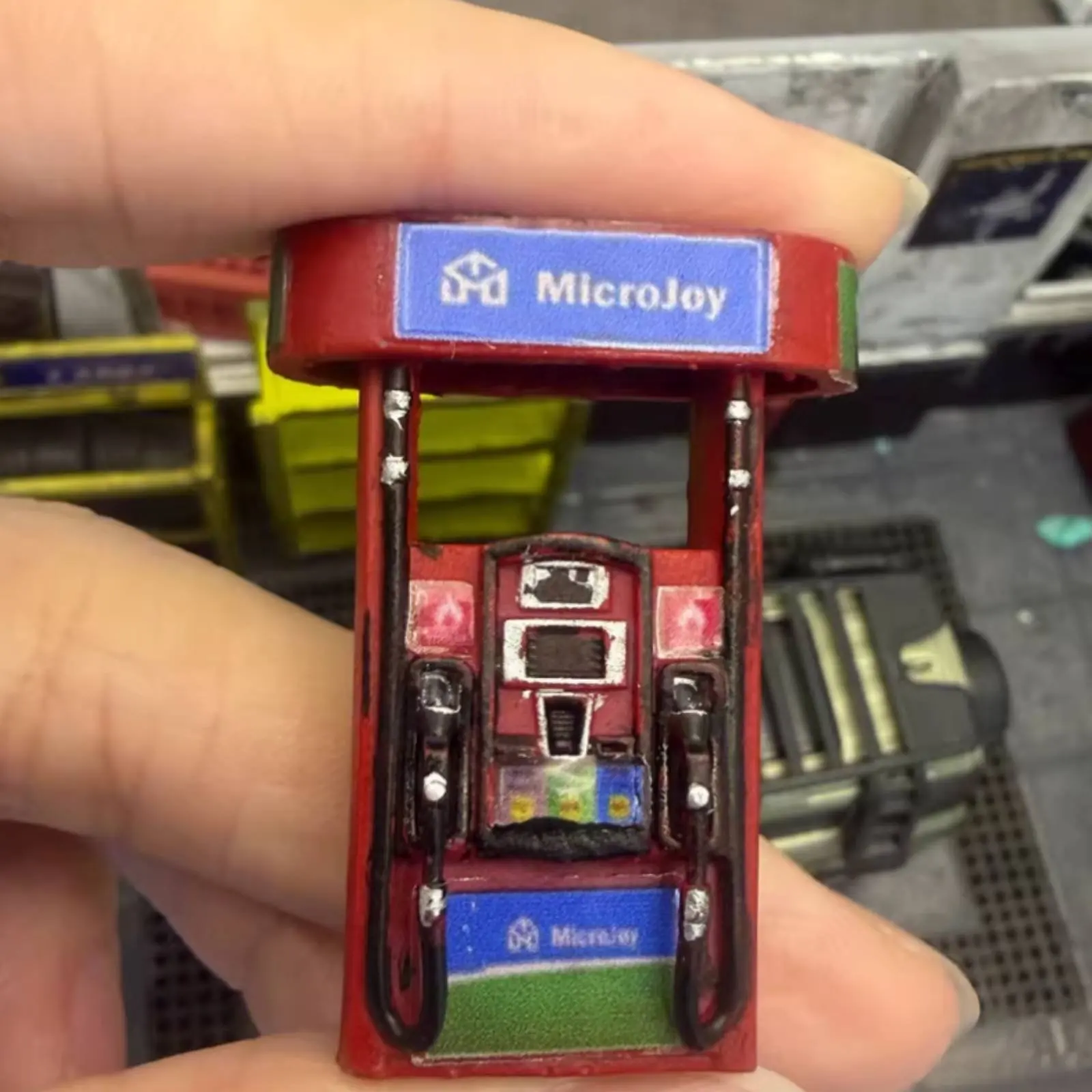 

1:64 Scale Gas Pump Detailed Miniatures 1:64 Scale Gas Station Model Miniature Parking Lot Scene Resin Material