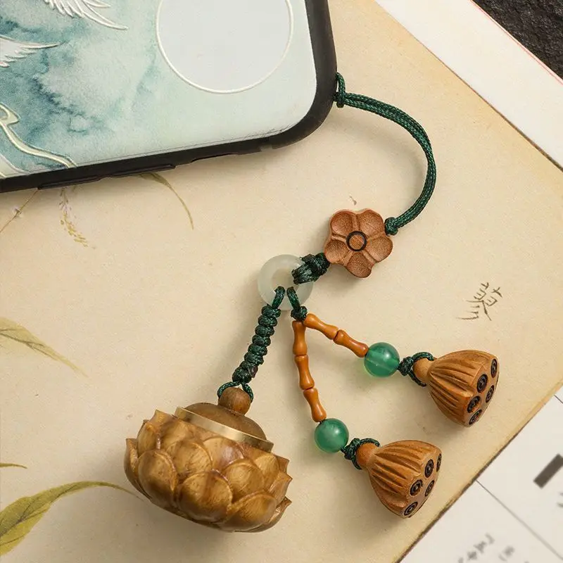 New Green Sandalwood Chinese Style Fashion Wood Lotus Sachet Pendant Keychain Mobile Phone Chain Fragrant Pills Hollow Car Bag ﻿