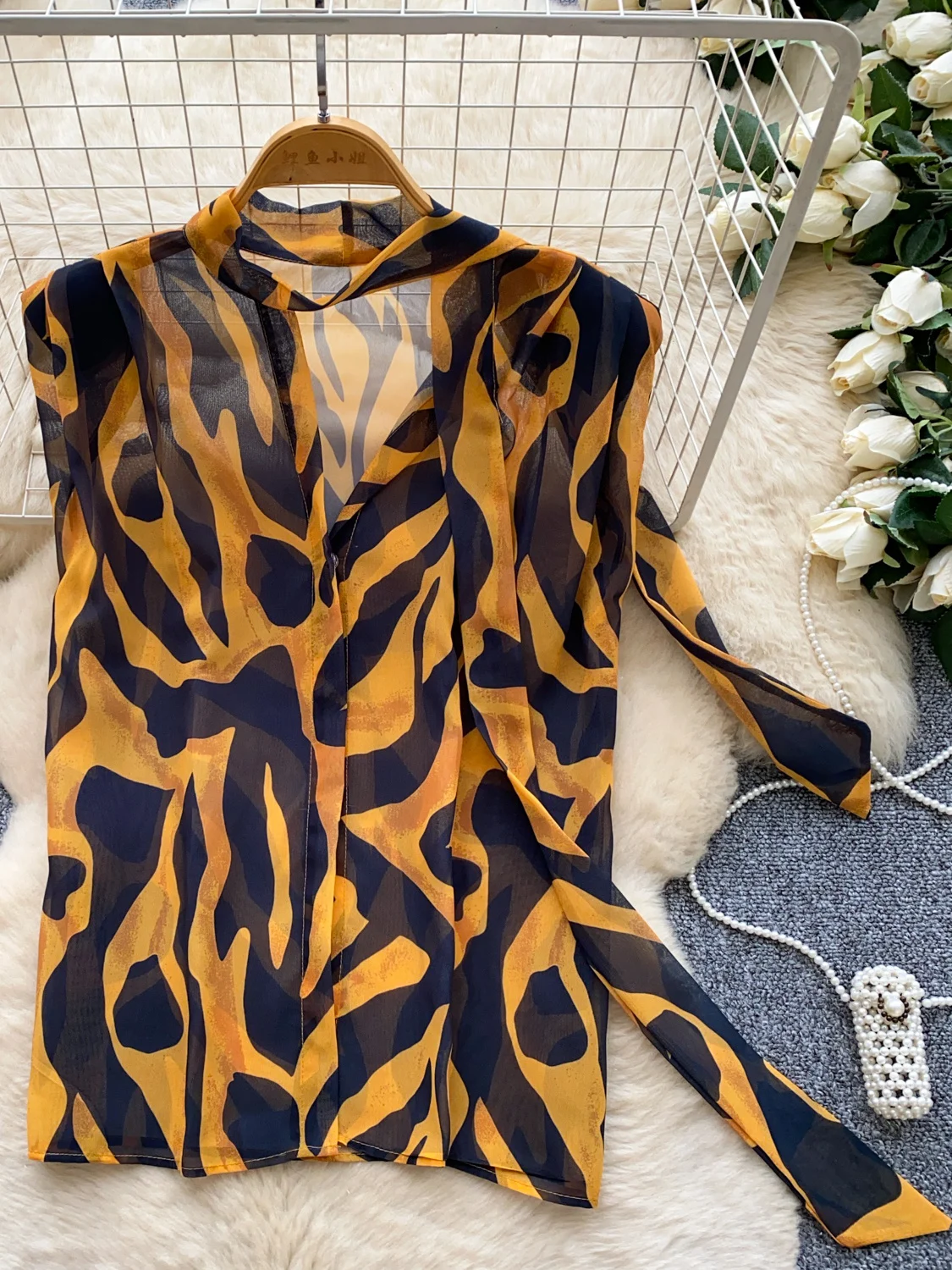 

Korean Style Commute Vintage Print Belted Women's Shirt Spring New Design Sensation Small Audience Sleeveless Top