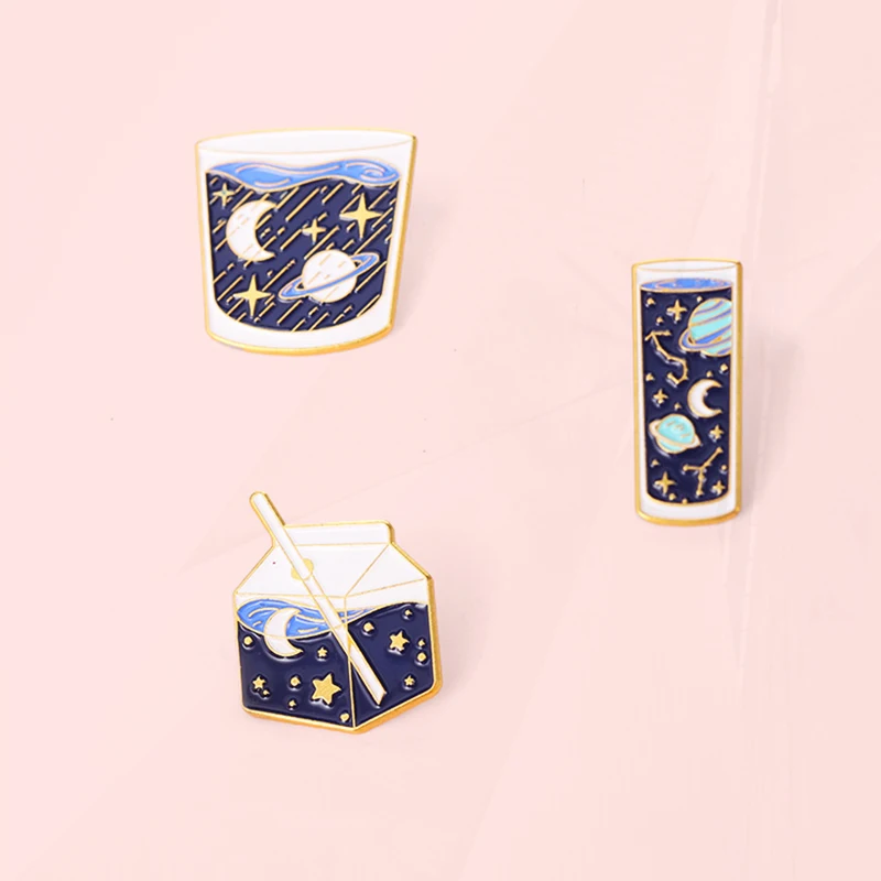 Alfileres de solapa de taza para Mochila De astrofhile para niños, insignia de esmalte, regalo de joyería de dibujos animados, Pin de luna de cielo estrellado romántico, caja de leche linda, agua