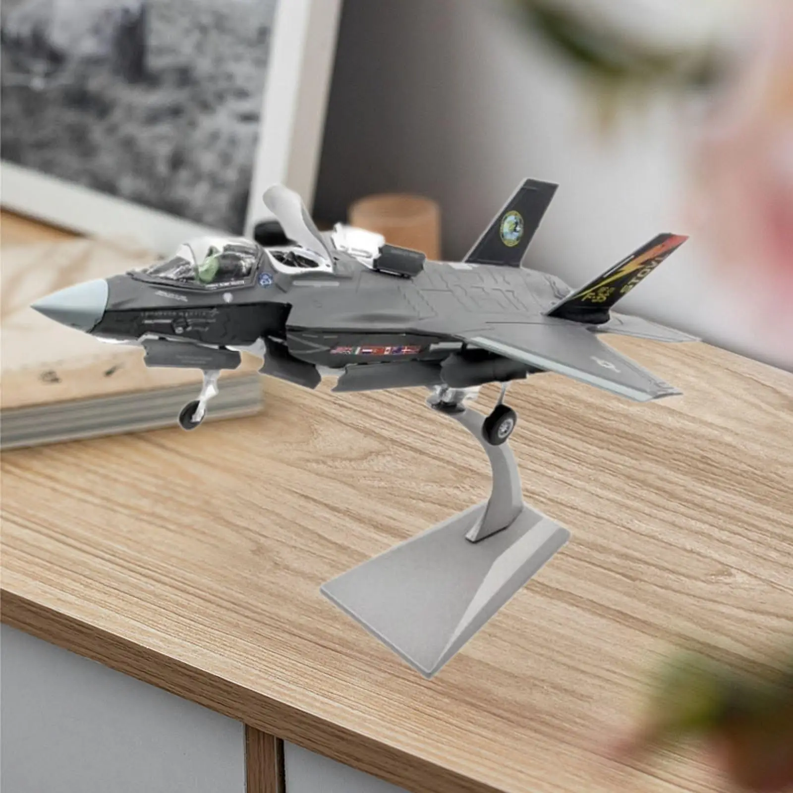 1/72 Scale F35 B Fighter Jet Model Tabletop Decor Gift Attack Model for Office Bar Living Room Bookshelf Bedroom