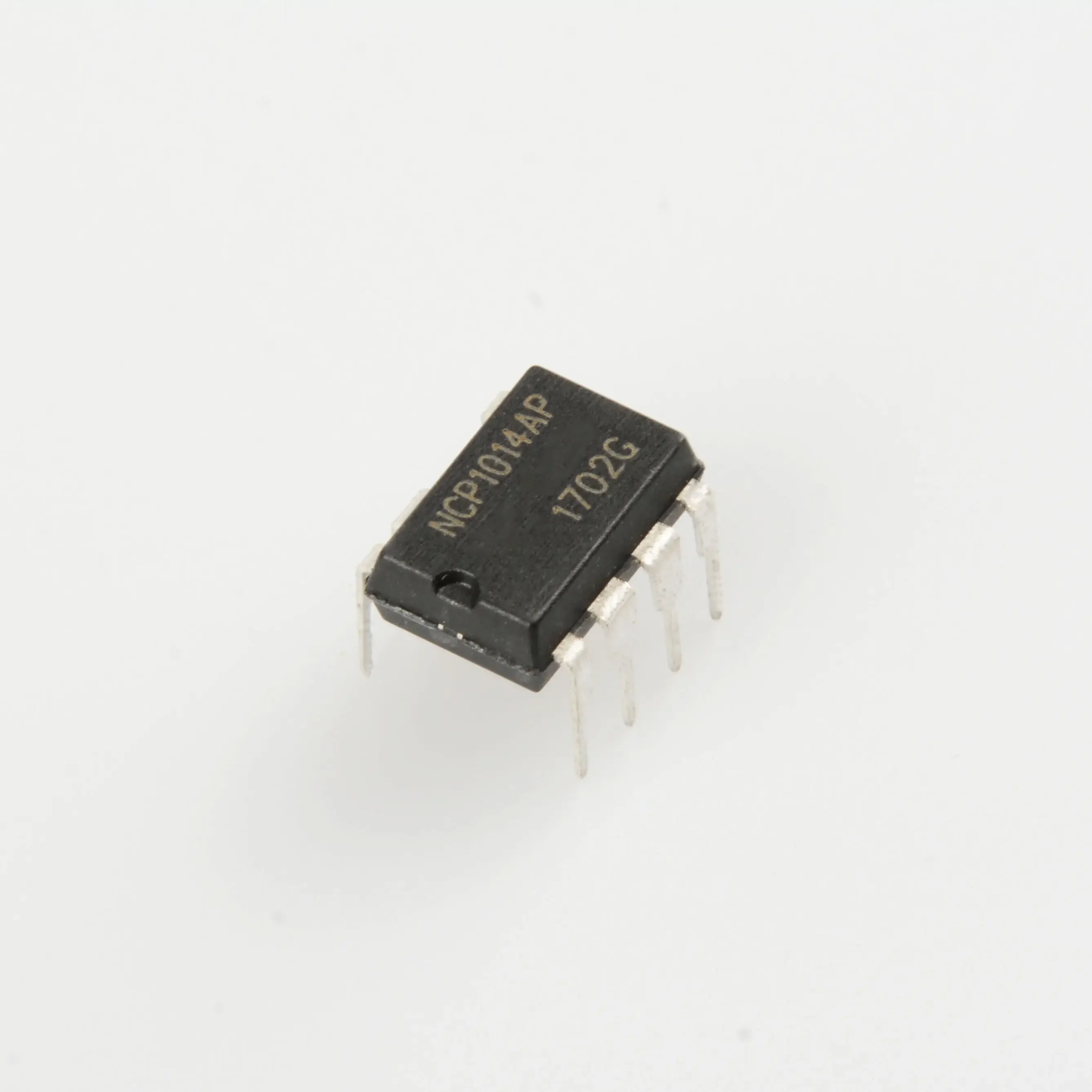 NCP1014AP06 P1014AP06 DIP7 in-line LCD power chip quality assurance