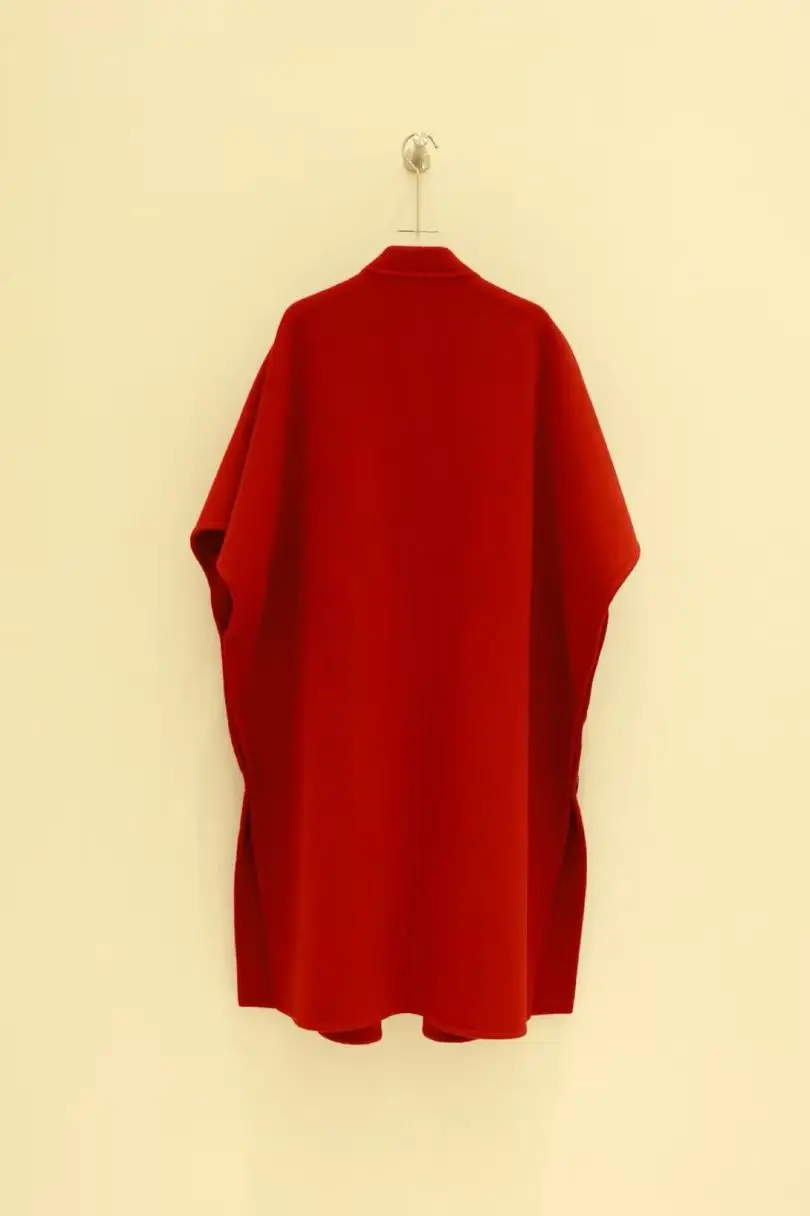 Nueva chaqueta de capa de cachemira glutinosa suave de otoño e invierno con líneas cosidas a mano que reducen una silueta ordenada, ropa de mujer