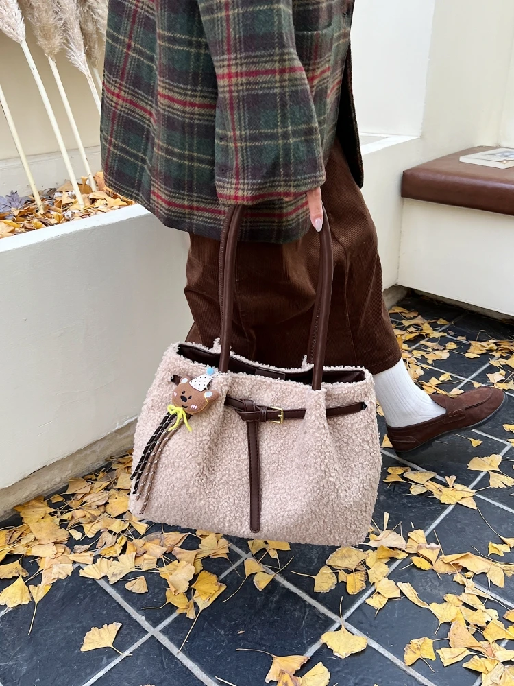 Vintage Plush Tote Bag Large Capacity Commuter Casual Single Shoulder Handbag Soft Leather Handle Magnetic Closure Pure Color