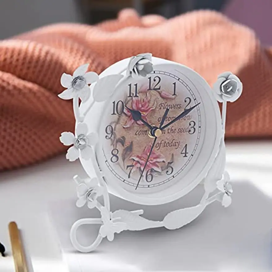 Retro Pastoral Table Clock White Flower Rustic Iron Silent Coat Table Clock, Living Room Bedroom Art Home Decor 21.5*22Cm