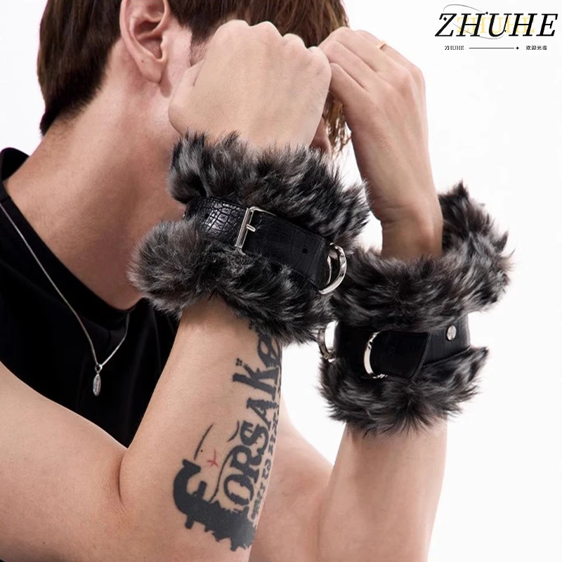 

The Faux Fur Bracelet, A Unique Hip-hop Patchwork Leather Accessory, Is A Punk Style Accessory For Both Men And Women