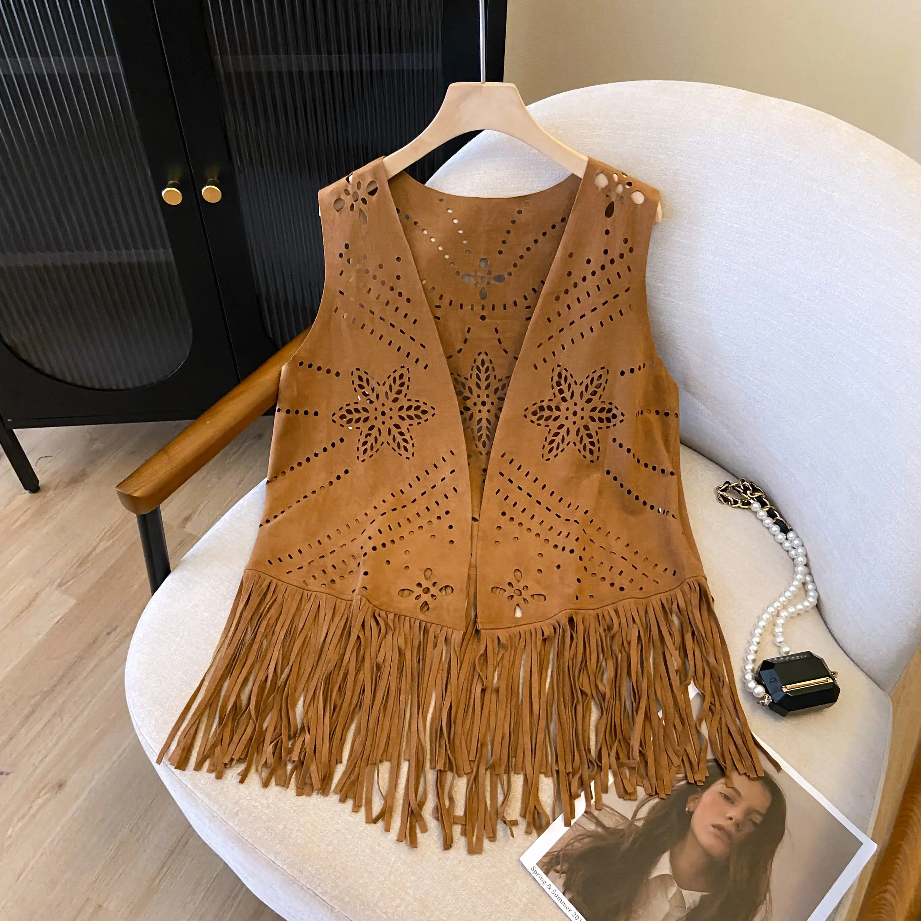 Colete de Camurça com Franjas Longas e Bordado Floral em Estilo Casual para Mulheres