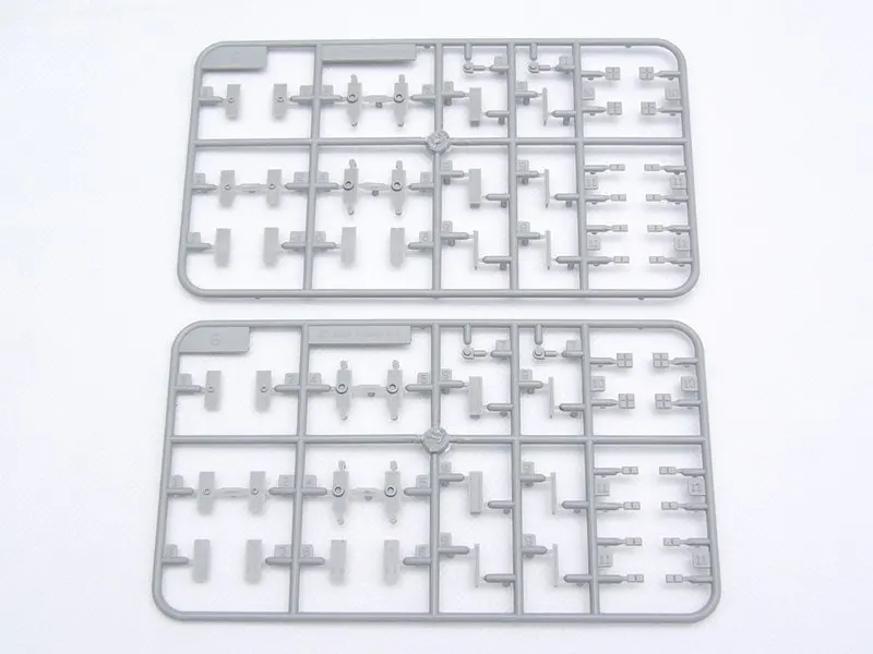 トランペッター 05605 1/350 スケール USS CVN-68 CVN68 ニミッツ 1975 航空母艦 軍用組み立てプラスチック玩具モデル構築キット