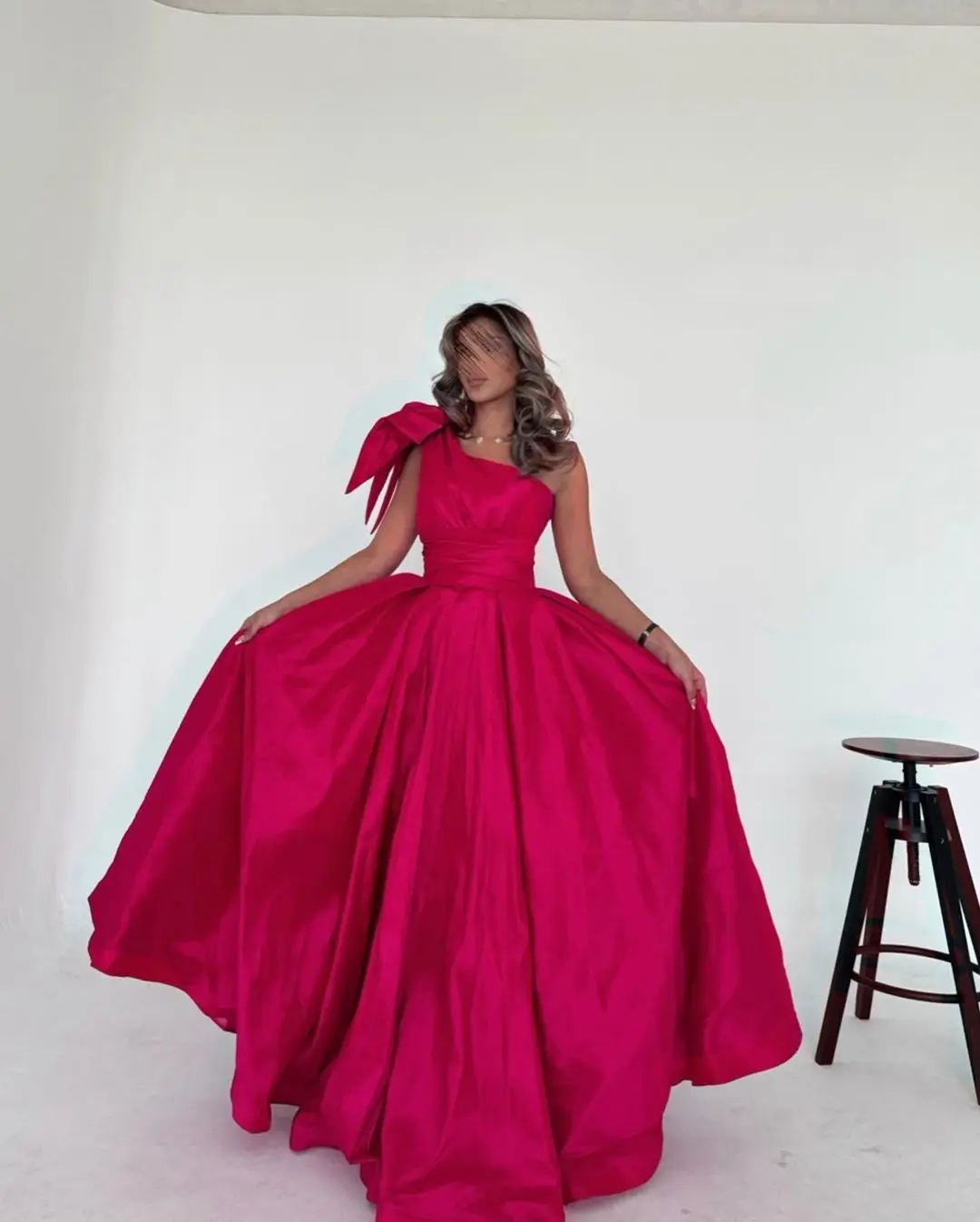 

Vintage One Shoulder Prom Dresses Fuchsia Satin Sleeveless Bow Floor Length Pleated Back Zipper Evening Dresses