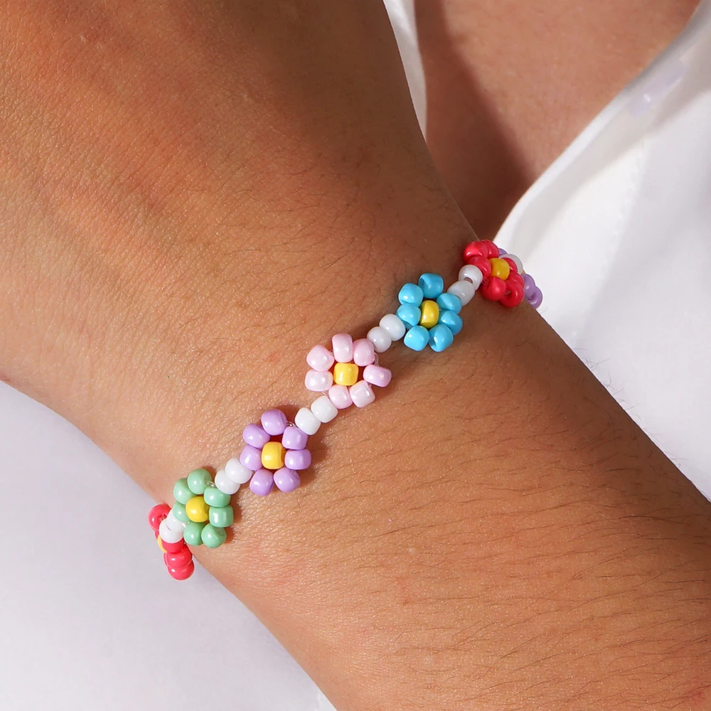 1PC Dainty Bead Bracelet Small and Cute Daisy Flower Stacked Charming Bracelet for Bohemian Fashion Gifts for Women and Girls