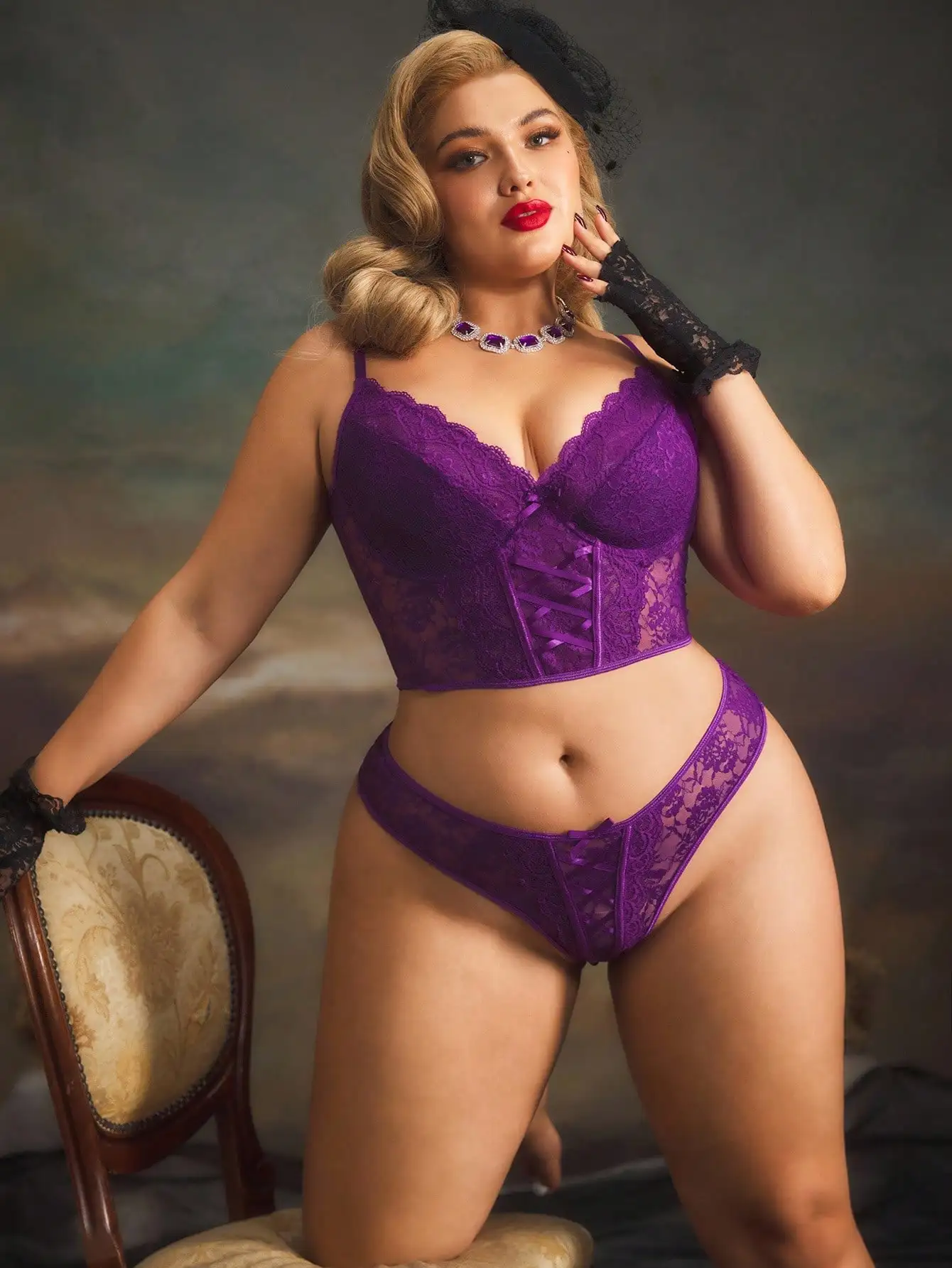 

Plus Size Solid Color Lace Patchwork Underwire Bra Set