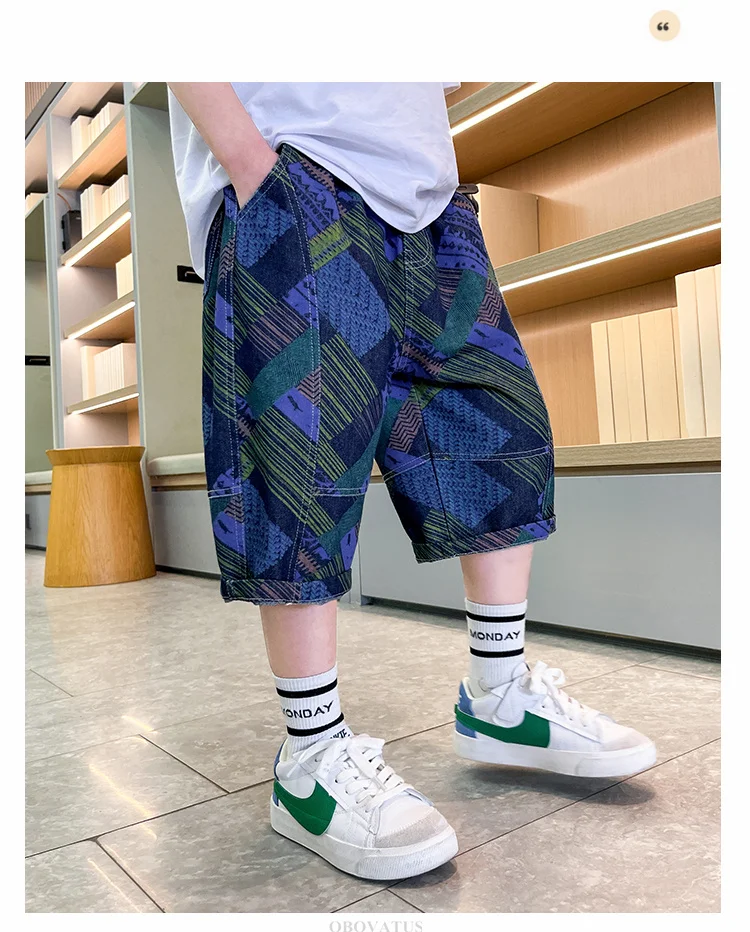 Neue, modische Jeansshorts für Jungen im Teenageralter, ideal für den Sommer, als Teil eines stylischen Streetwear-Outfits, lässige Caprihosen mit Print, für Kinder und Jugendliche, Größe 5-14 Jahre. – Detail 3