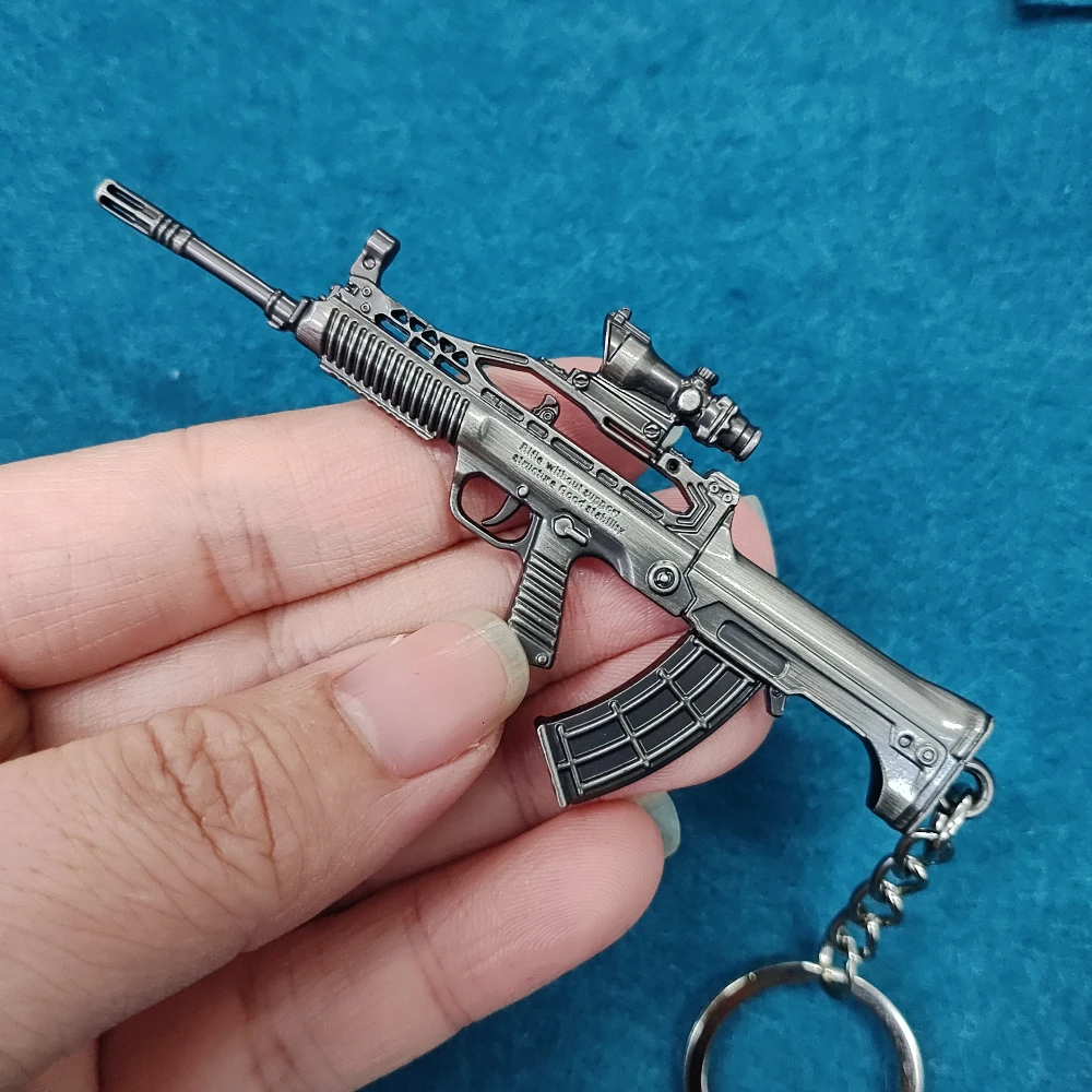 In Miniatura QBZ95 Fucile AK47 Pistola Modello In Lega PRK16 Pistola Giocattolo Portachiavi Borsa Ciondolo Ornamenti Giocattolo Per Bambini Regalo Di Compleanno