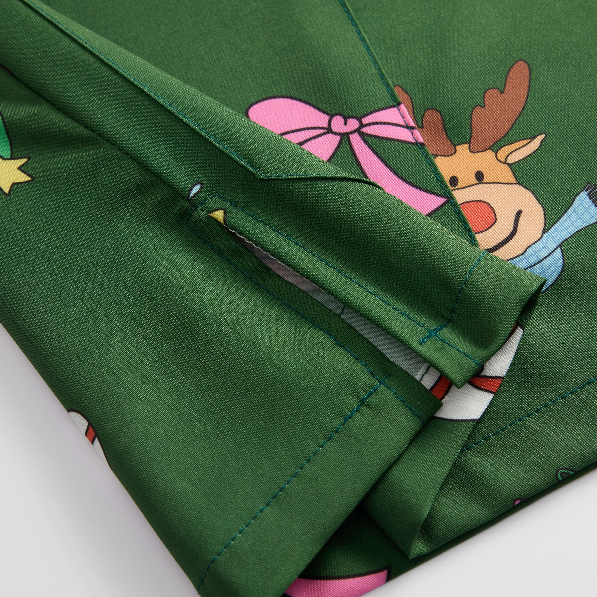 【Christmas】Women Scrub Top Clothes Holiday Green Santa Claus Bear Gingerbread Man Print Nurse Surgical Cartoon Uniform