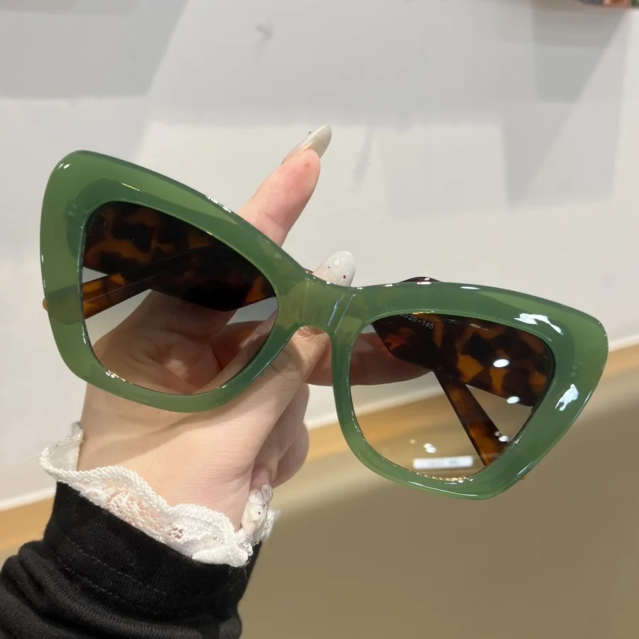 1 pezzo di occhiali da vista alla moda da donna e da uomo con design Cat Eye, bordi larghi, cerniera in metallo alla moda, aspetto elegante, disponibili in M