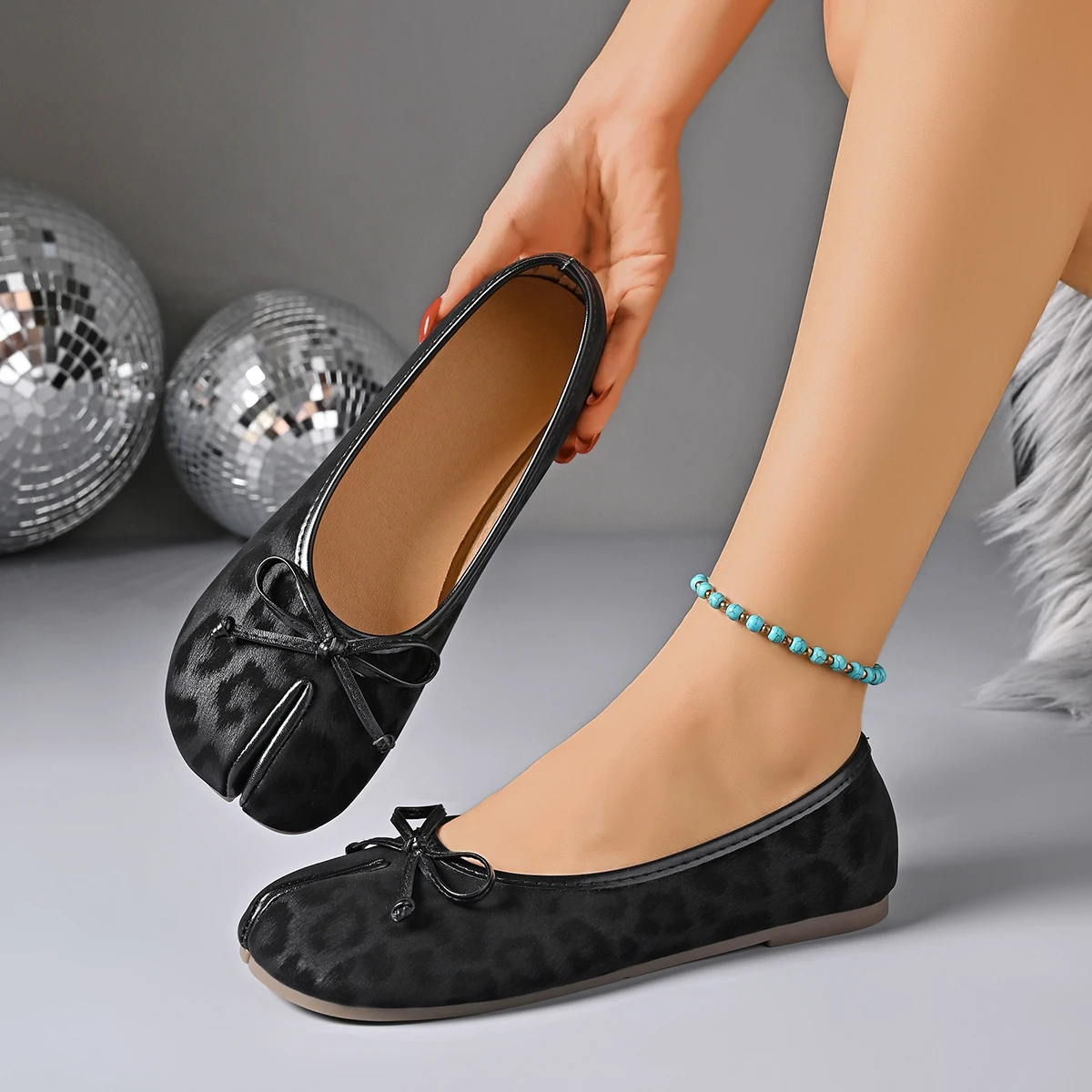 Modische Ballerinas mit Leopardenmuster und geteilter Zehenpartie für Damen, Frühling/Sommer, lässig, weiche Sohlen, bequeme Slipper, Tanzschuhe für Mädchen, Tabi-Schuhe – Detail 5
