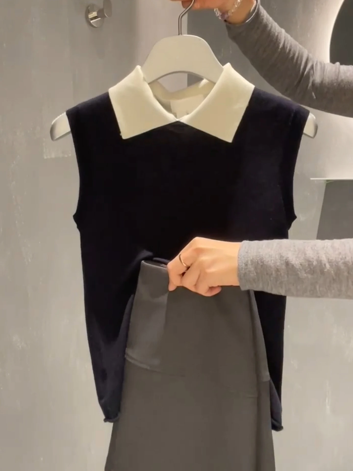 

Korean Style Comfortable Sleeveless Vest Spring Season Color Block Design Versatile Top Women's Fashion Casual Knitwear
