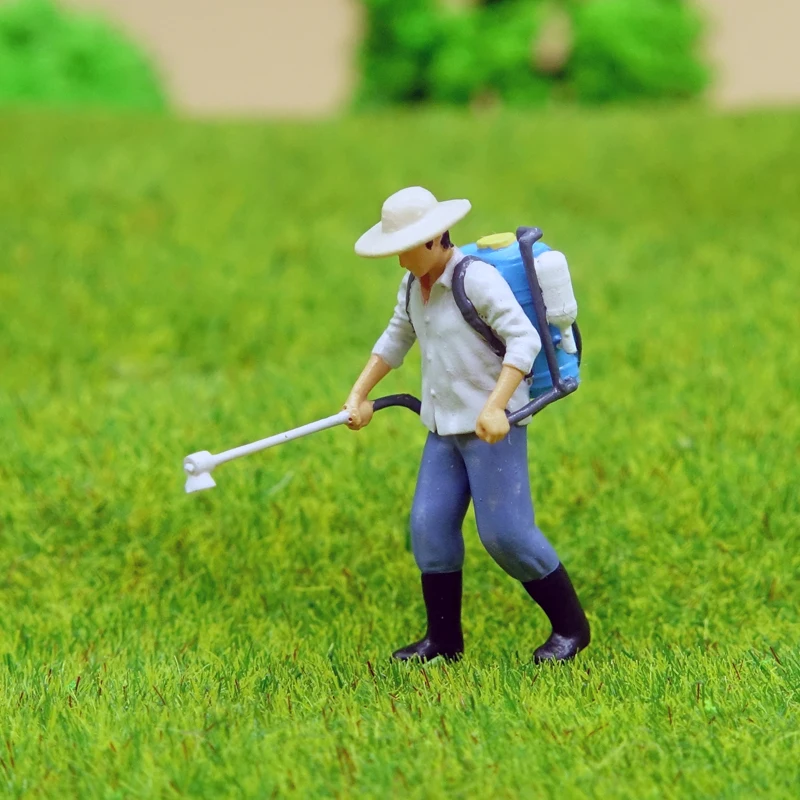 1/87 Scale Farmer Spraying Small Figure Bonsai, Rockery Miniature Landscape Shooting Props, Decorative Ornaments