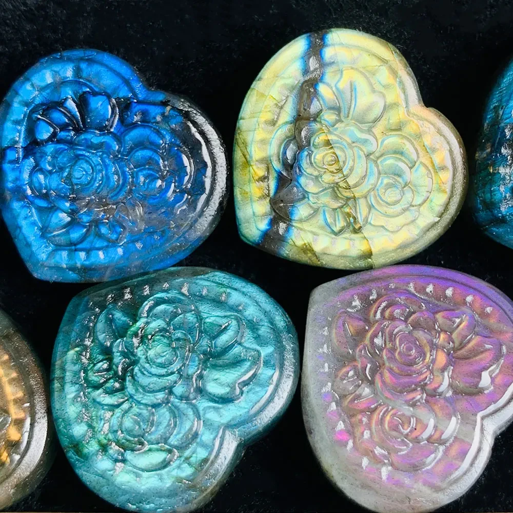Random natural multicolor strong flash natural crystal heart-shaped labradorite carving, delicate heart paired with rose