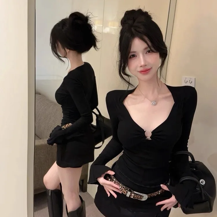

Sexy Style Long Sleeve Flocking T-Shirt Low Chest Pleated Slim Fit Fixed Band Chest Pad Top for Women Autumn New Arrival