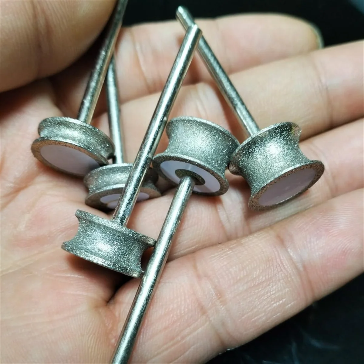 ABXK 5 قطع من أزيز الماس ذات القوس المقعر، 1/8 بوصة عرقوب الحصباء الخشنة الماسية المثبتة على أزيز الماس (رقم80)