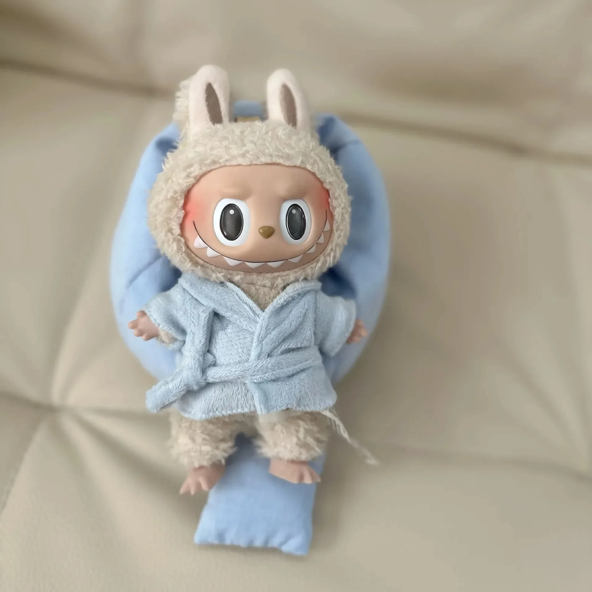 15-17 سنتيمتر Labubu بيجامة صغيرة مع قناع عين ثلاث قطع Kawaii V1 V2 Labubu الملابس لطيف المعبود أفخم إكسسوارات دمي هدايا الاطفال