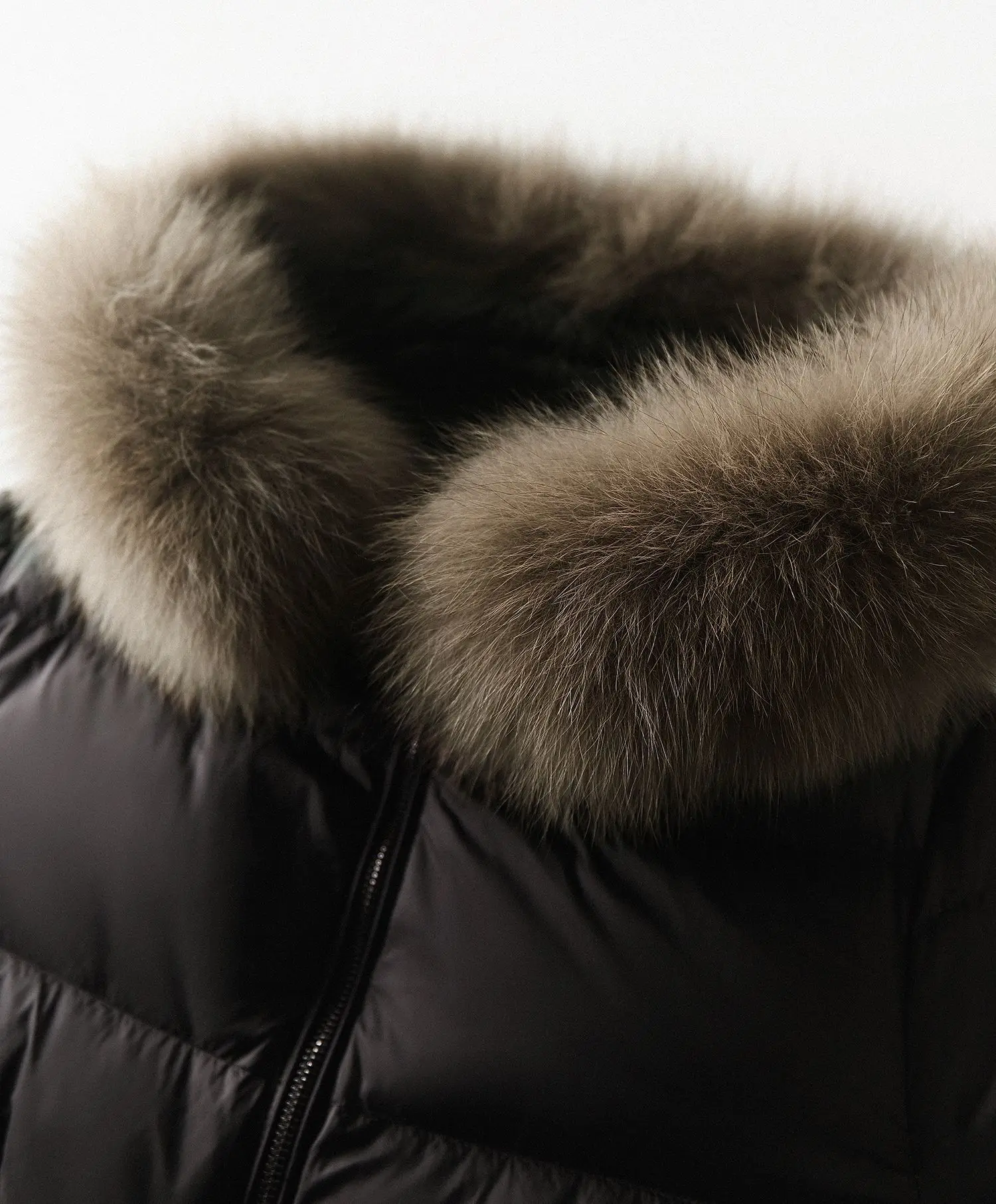 2024 New High Quality White Duck Down Jacket Big Fur Collar For Women