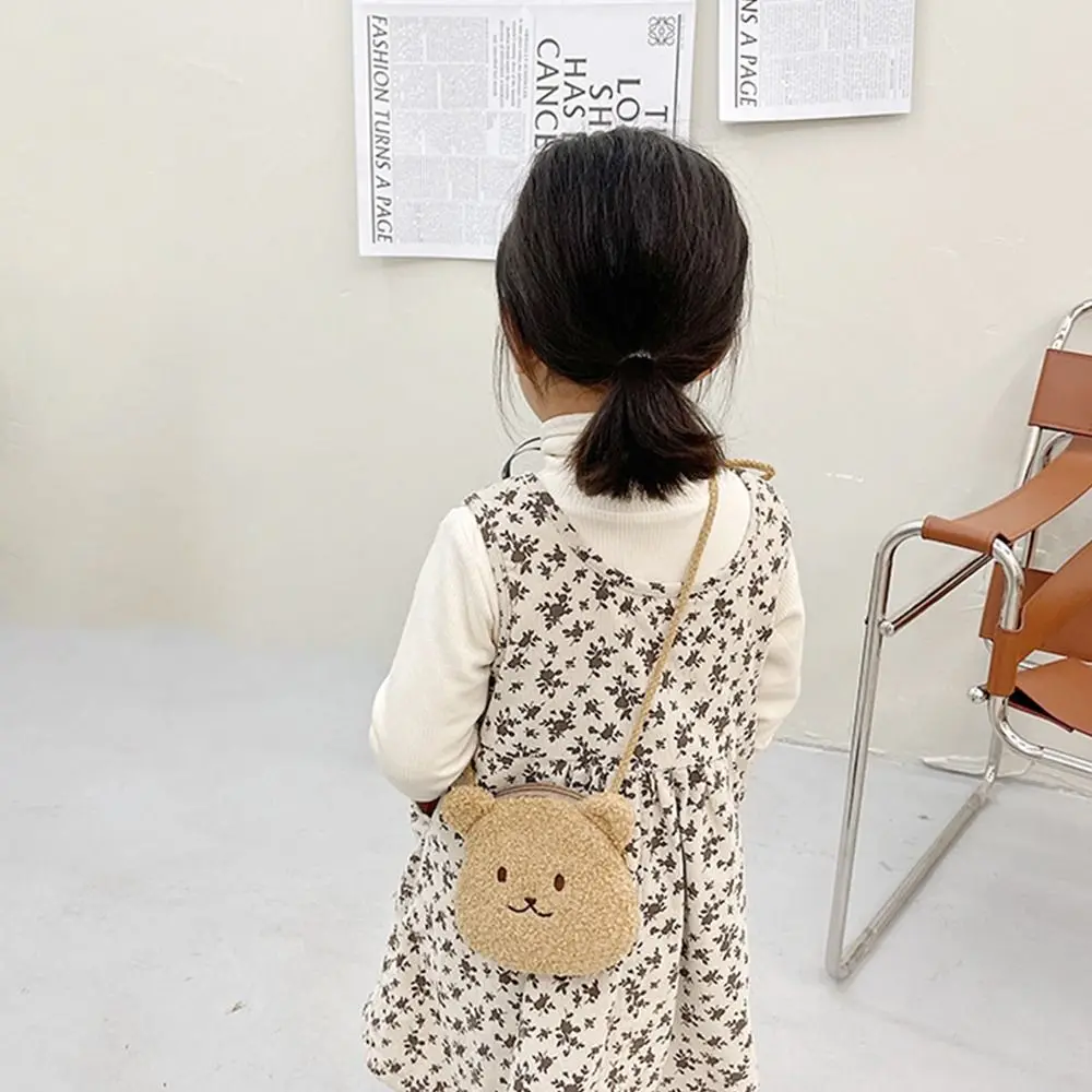 子供のための漫画のクマのぬいぐるみショルダーバッグ、子供のためのかわいいメッセンジャーバッグ、男の子と女の子のためのカワイイクロスボディバッグ、秋と冬のための屋外バッグ