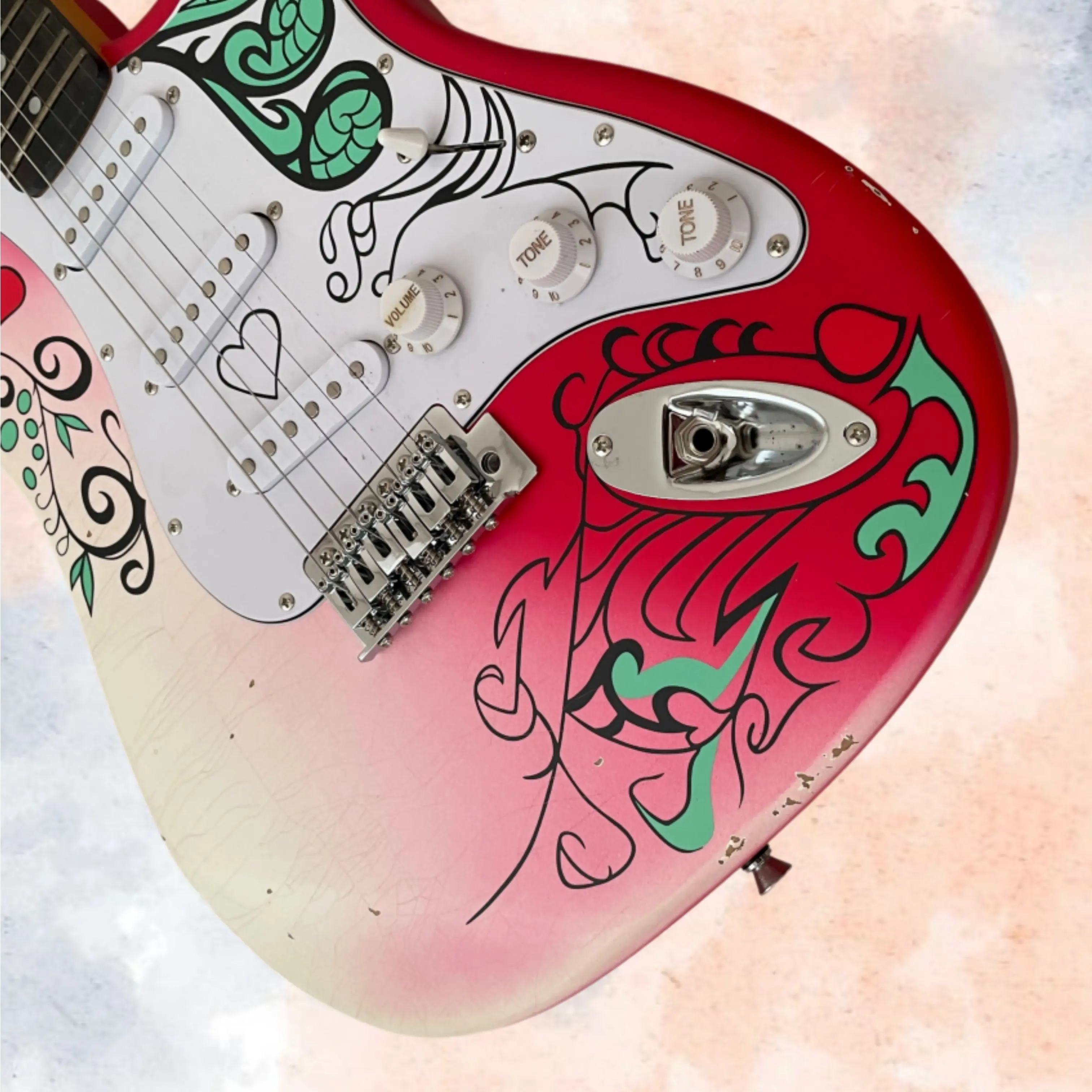 6-String Distressed Electric Guitar,Artistic Graffiti Heart Vine Design,SSS Pickups Guitars,Top Choice Beginners' first guitarra