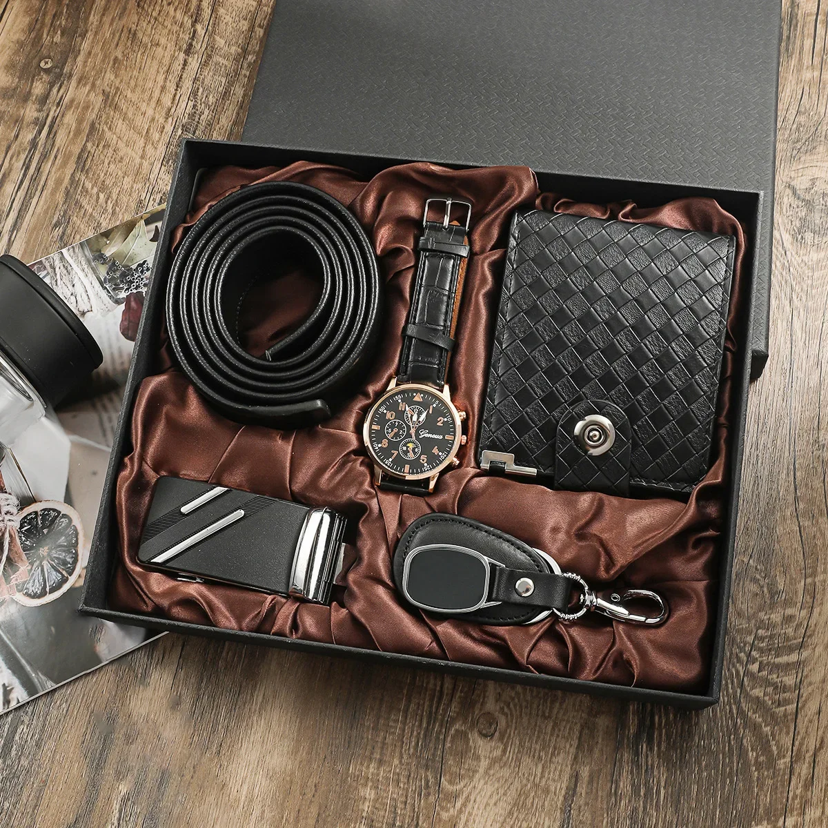 5 قطع - طقم ساعات وحزام عصرية فاخرة للرجال مع سلسلة مفاتيح ونظارات عصرية ومحفظة - صندوق هدايا مثالي لعيد الأب