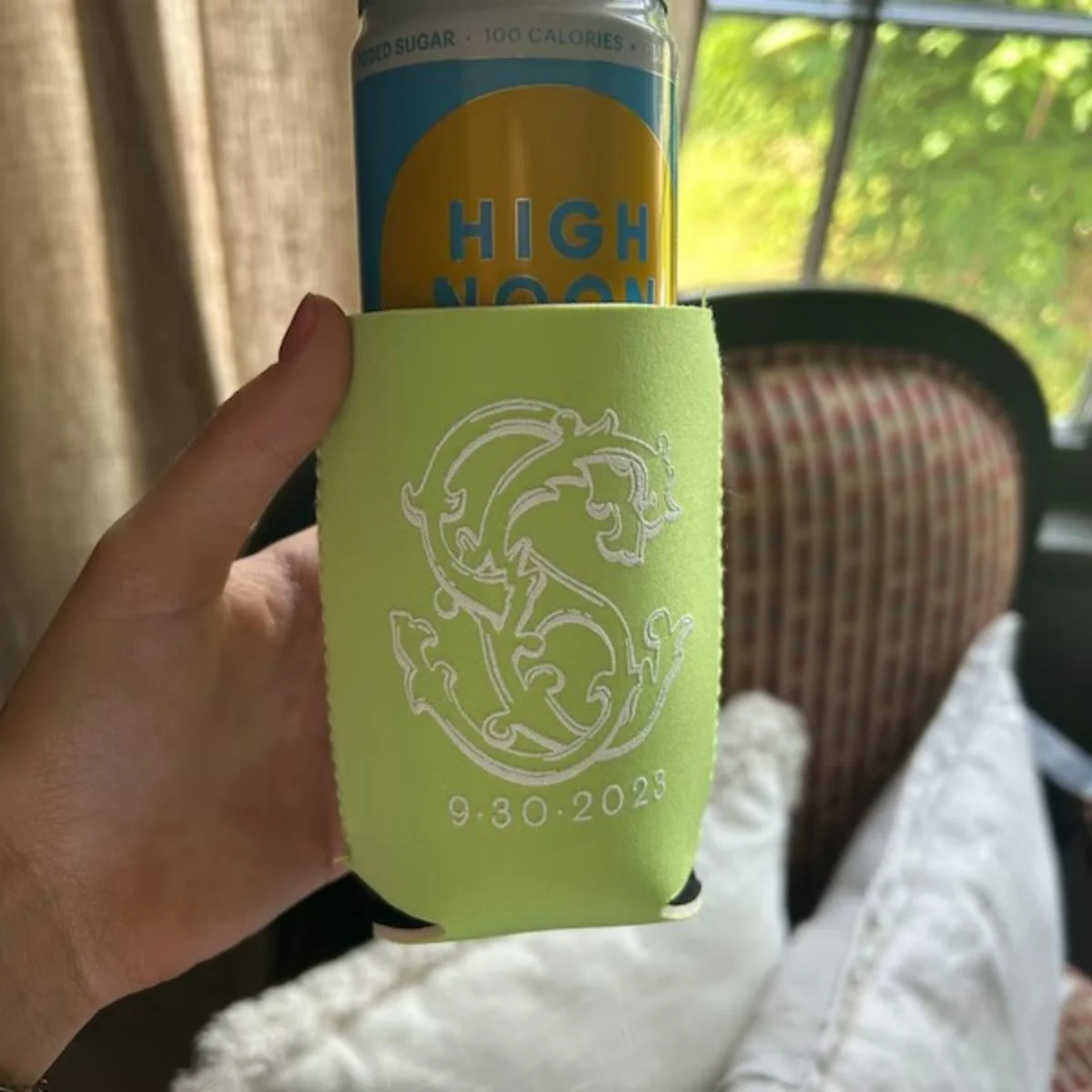 

Охладители для консервных банок с координацией монограммы, неопреновый охладитель для банок, персонализированные тонкие и обычные свадебные консоли, персонализированные свадебные консервы