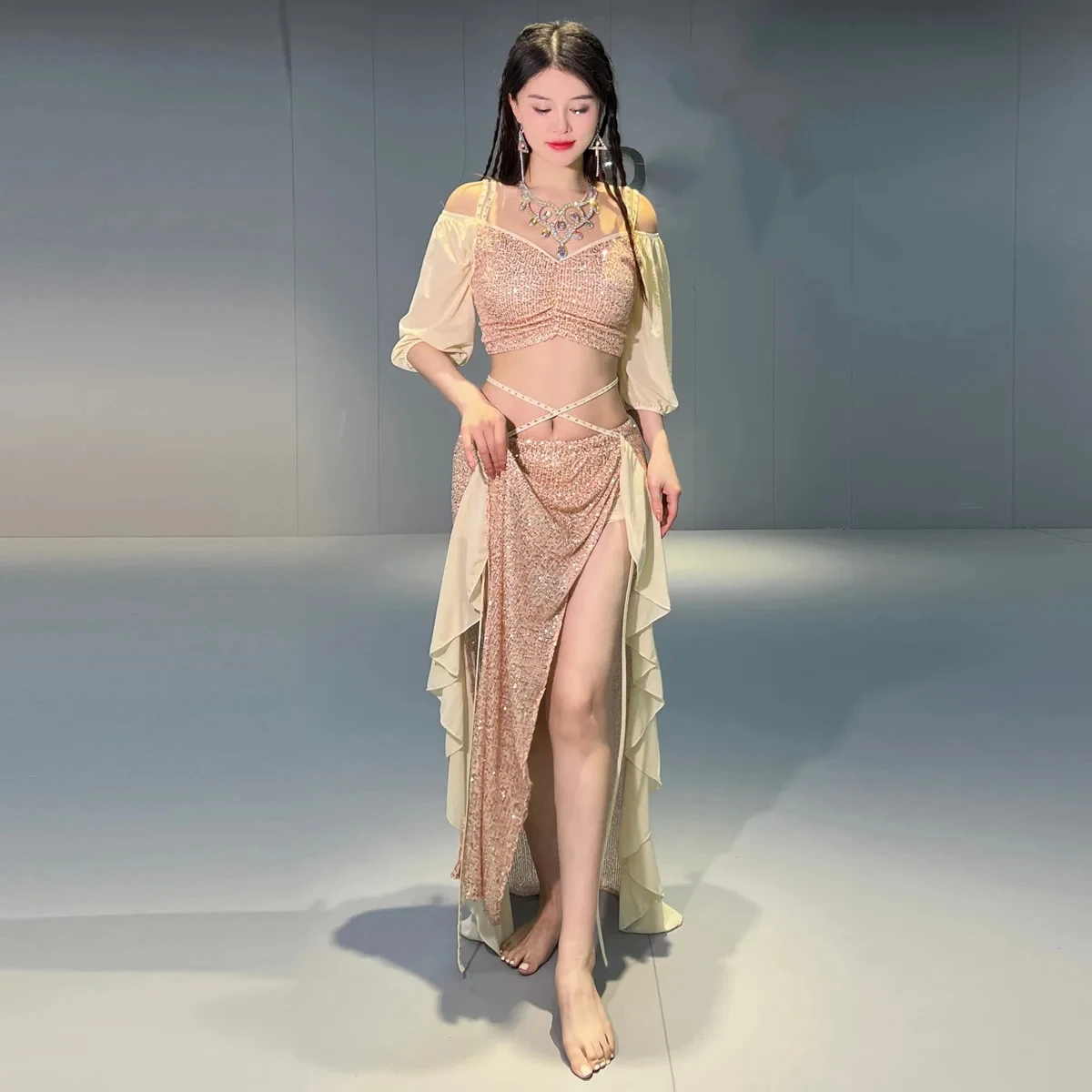 

Комплект костюмов для танца живота для женщин, топ с короткими рукавами, длинная юбка с разрезом, 2 шт., восточная профессиональная одежда для танцев Bellys, наряд