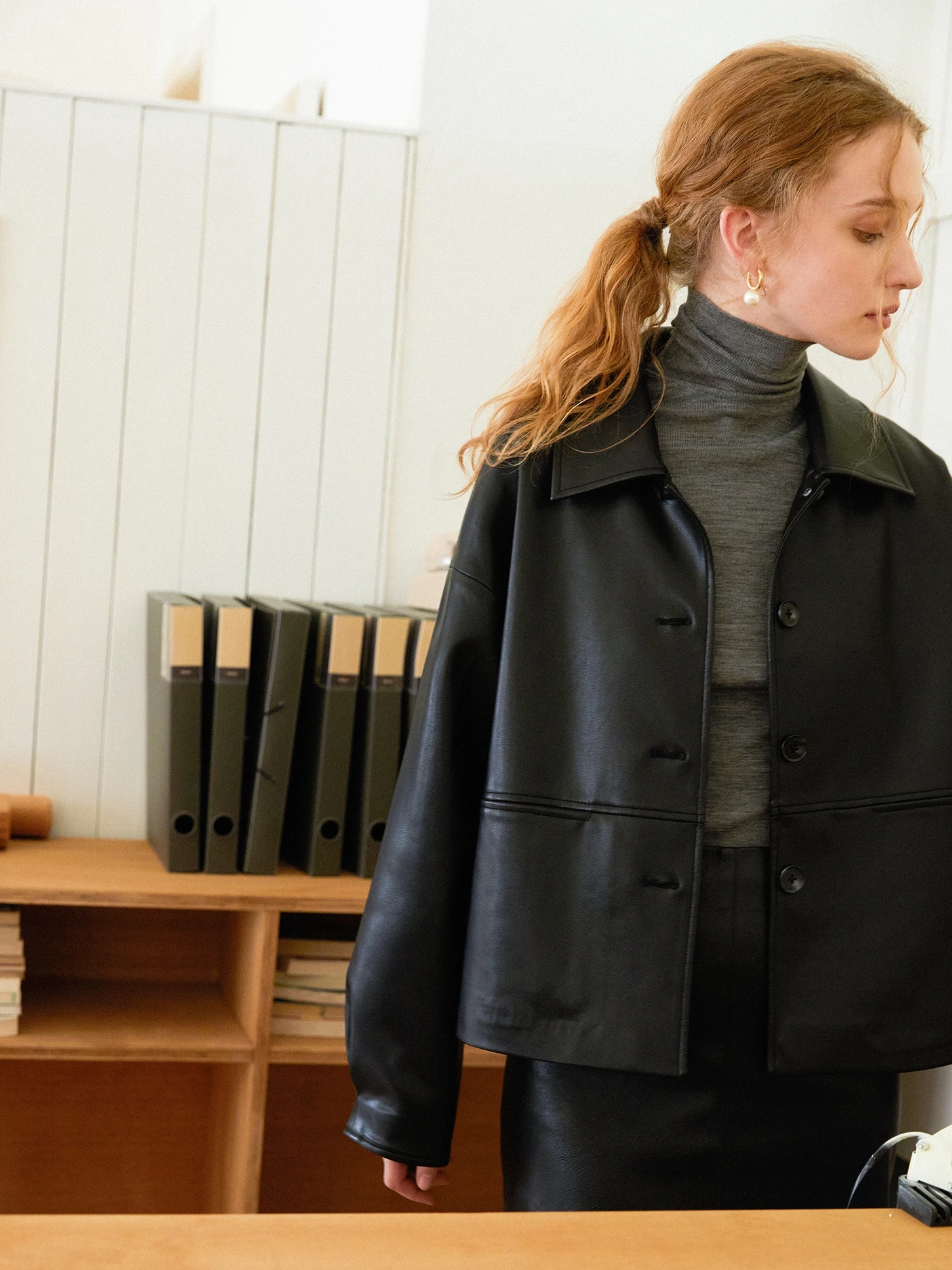 เสื้อโค้ทผู้หญิงแฟชั่น หนัง PU สไตล์เรโทร แมตต์ ลำลอง ไซส์เล็ก วัสดุทนทาน เหมาะกับต้นฤดูใบไม้ร่วง รุ่นใหม่ แมทช์ได้กับทุกชุด