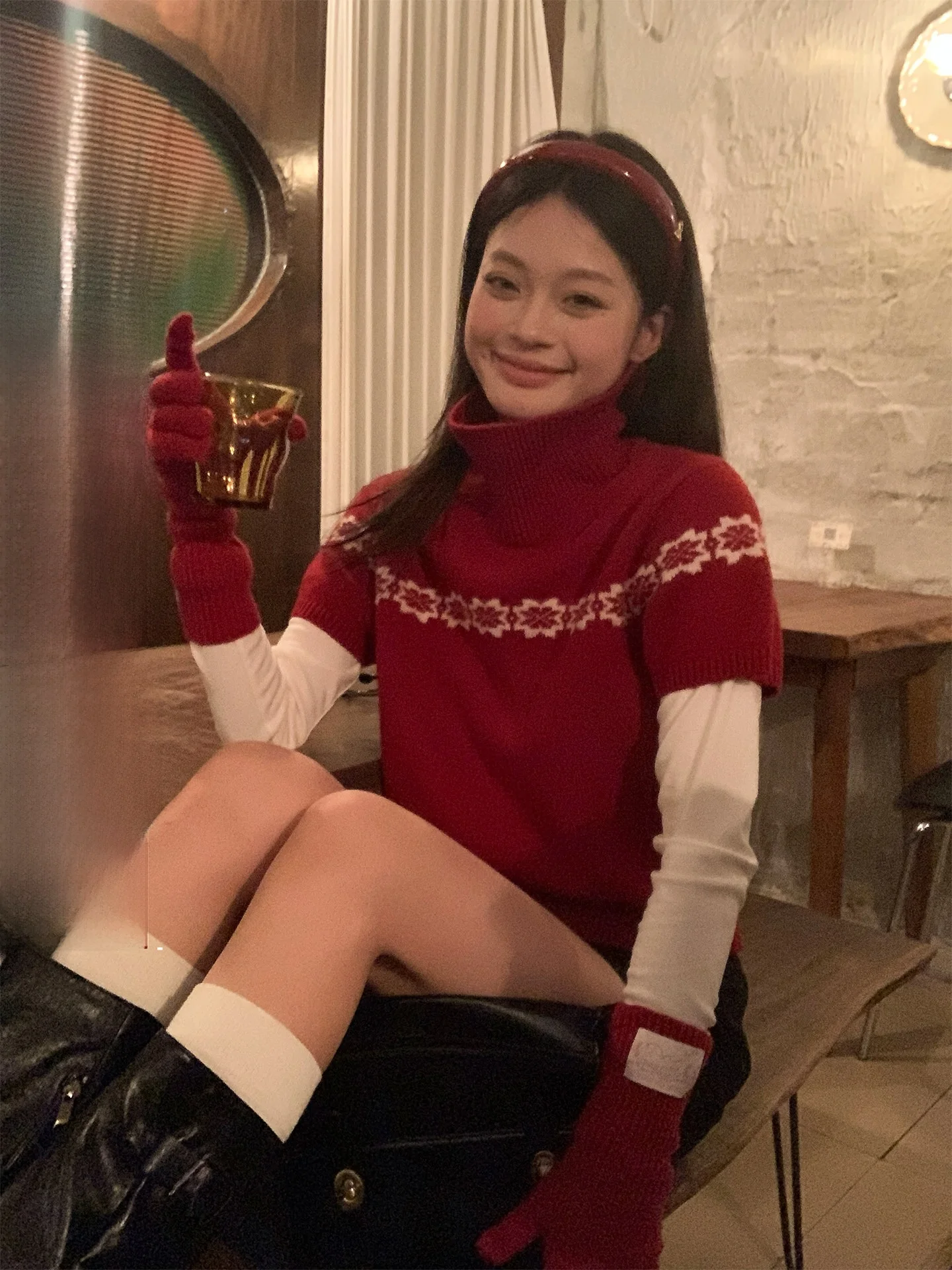 

Красный вязаный свитер с высоким воротником, короткий рукав, для многослойных образов, женский, зимний, в корейском стиле, новогодний наряд, модный топ