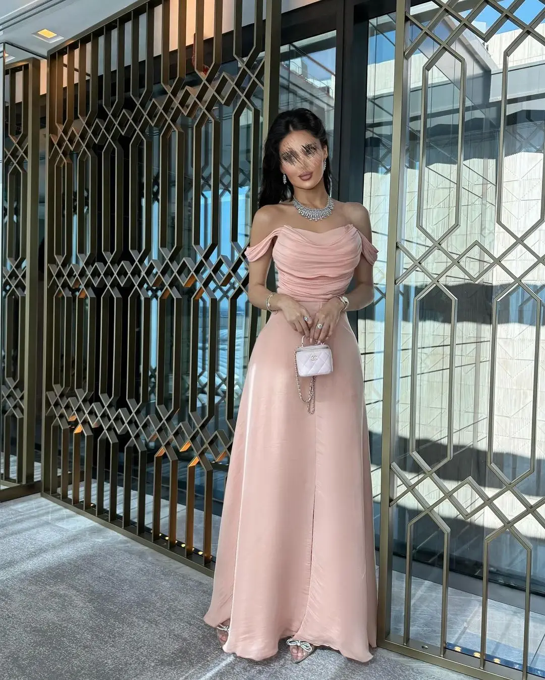 Customized A-Line Sleeveless Prom Dresses Off The Shoulder Floor Length Women\'s Temperament Pleated Chiffon Evening Dresses