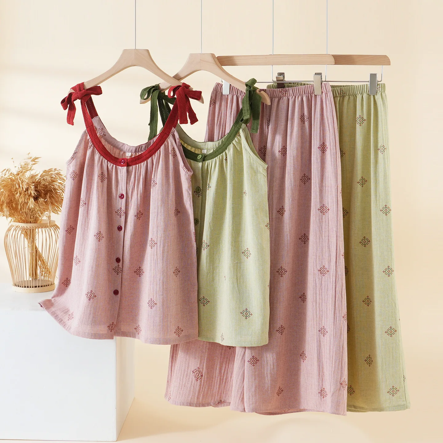 Sleepwear Clothes Cushion for Women's Summer Cool Camisole Vest and Cropped Pants 2 Pcs Home Pyjamas Women