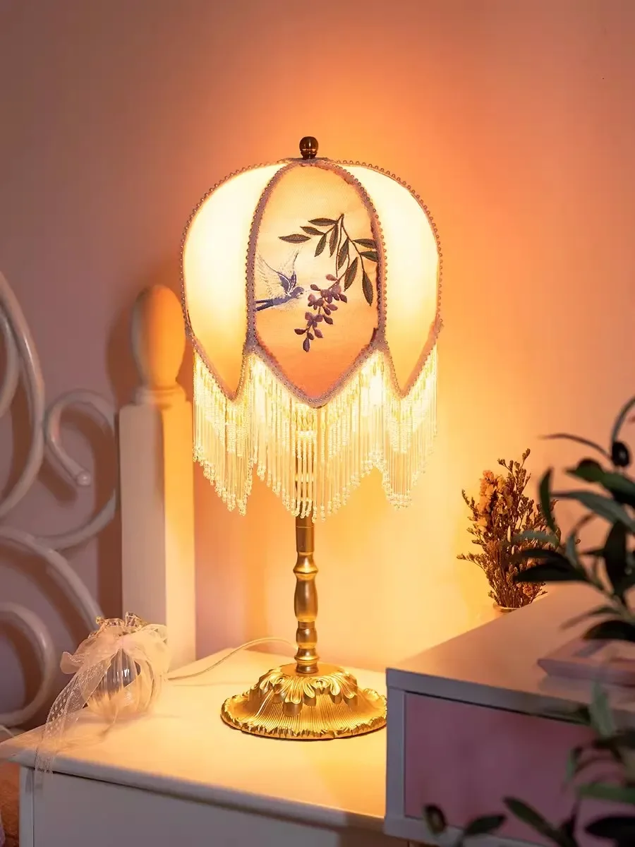 Girl's Heart Princess Room Fan Embroidery French Retro Table Lamp Bedroom Bedside Lamp Pink Tassel Atmosphere Lamp