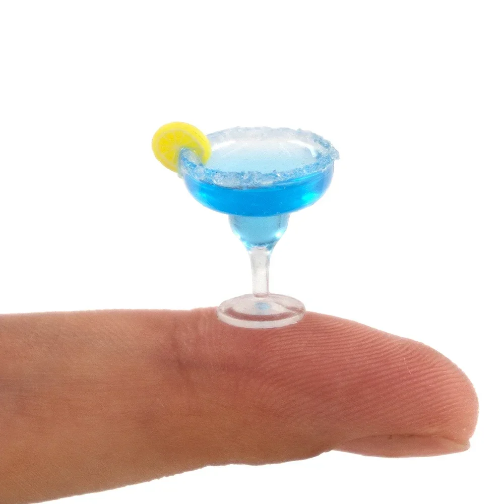 1Pcs 1/12 Doll House Miniature Resin Blue Cocktail Cup Simulation Drink Glass Model Toy Mini Decoration Dollhouse Accessories