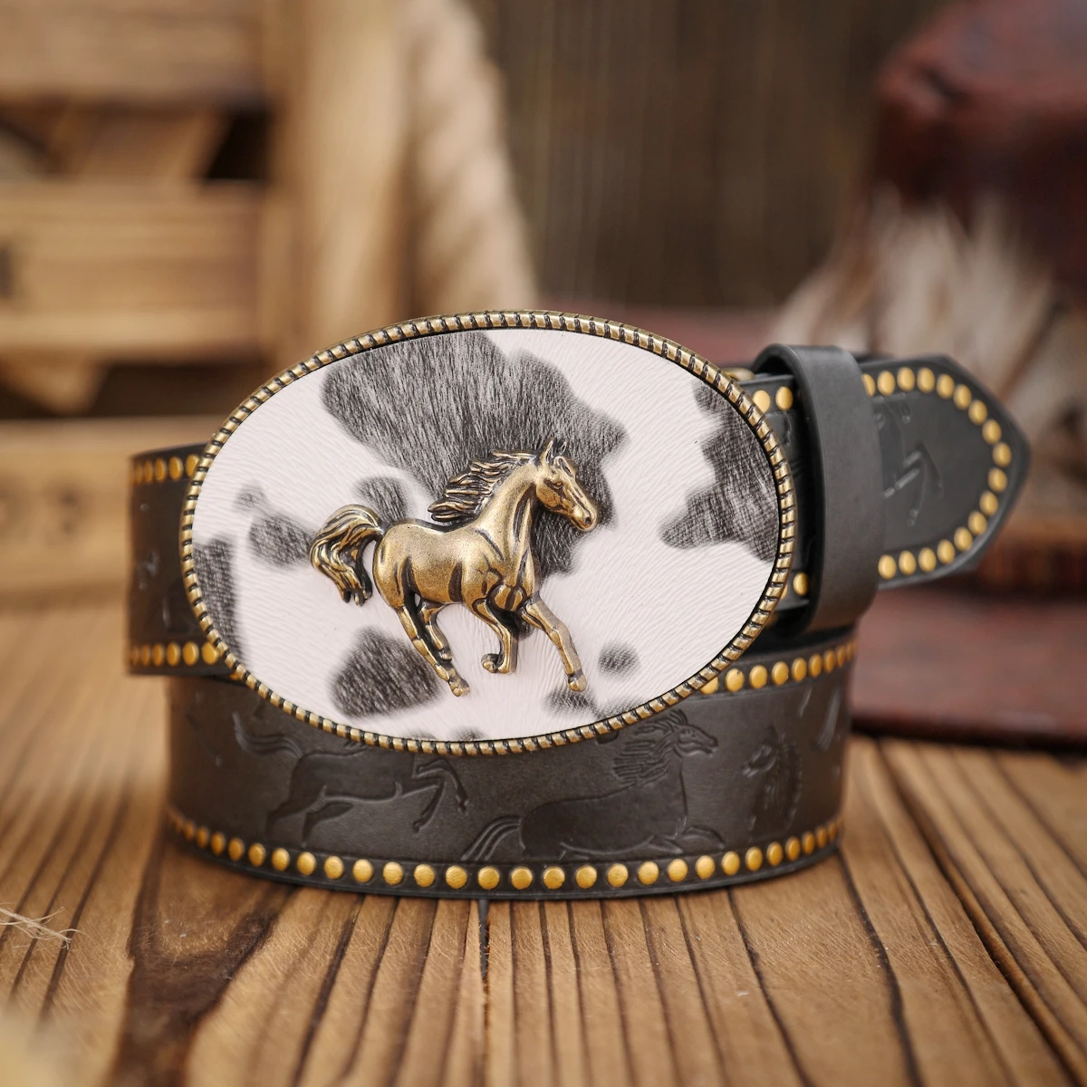 Ein PU-Ledergürtel im Western-Stil für Damen und Herren, ein klassischer und lässiger Retro-Gürtel. – Detail 2