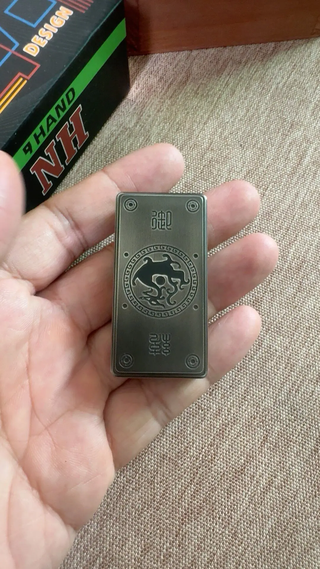 Used EDC Nine-hand Floating World Joint Qinglong Push Card, Limited EDC Host Solitaire and Seal The Car! Stainless Steel