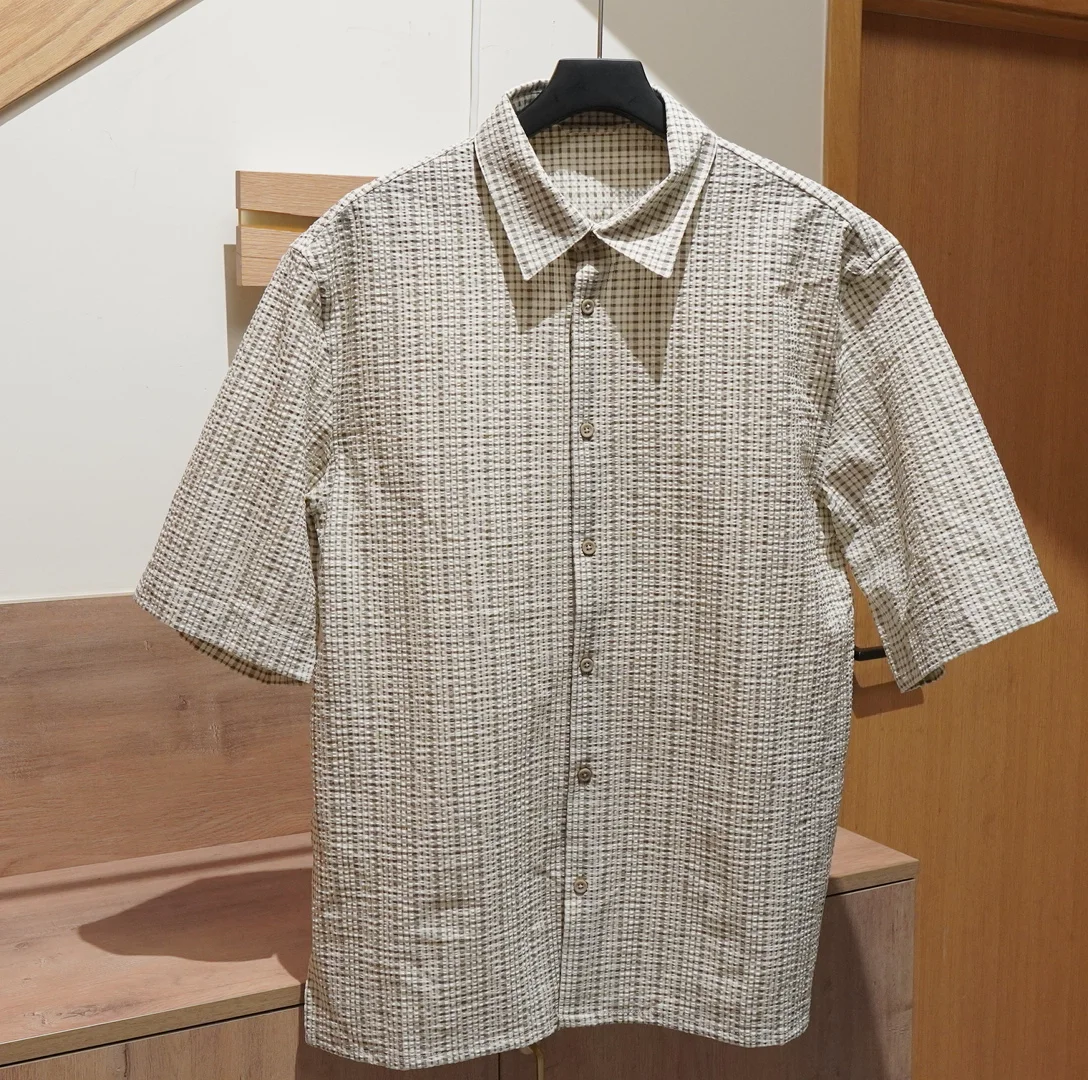 

Европейская и американская модная мужская светло-желтая клетчатая рубашка из хлопчатобумажной ткани с текстурой, быстросохнущая рубашка против морщин с короткими рукавами, свободная рубашка в клетку