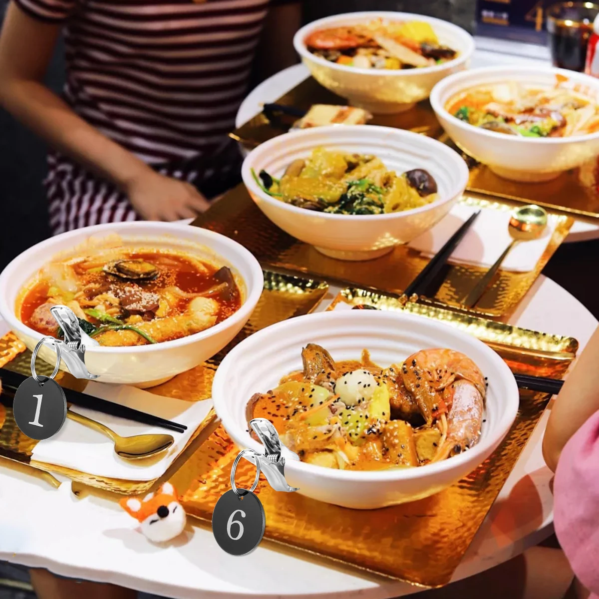 

100 шт. акриловых круглых бирок-колец с вырезом для идентификации номеров для гостиничных номеров, ресторанов, столовых