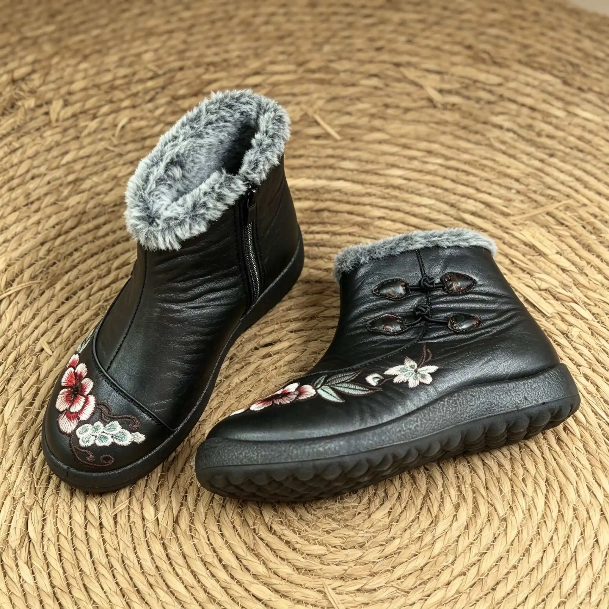 Winterstiefel für Damen mit ethnischer Blumenstickerei, Kunstleder mit gepolstertem Futter, warm und bequem, lässiger Stil, Schneestiefel. – Detail 13