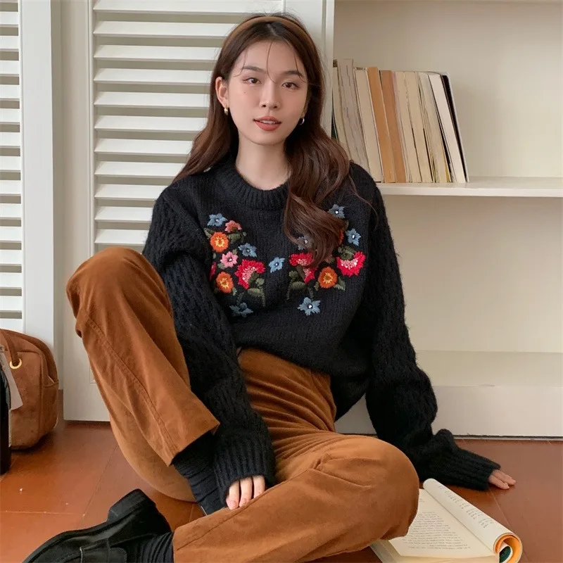 كنزة نسائية شتوية بتصميم كوري عتيق مطرزة يدويًا بأكمام منتفخة من القطن 00%